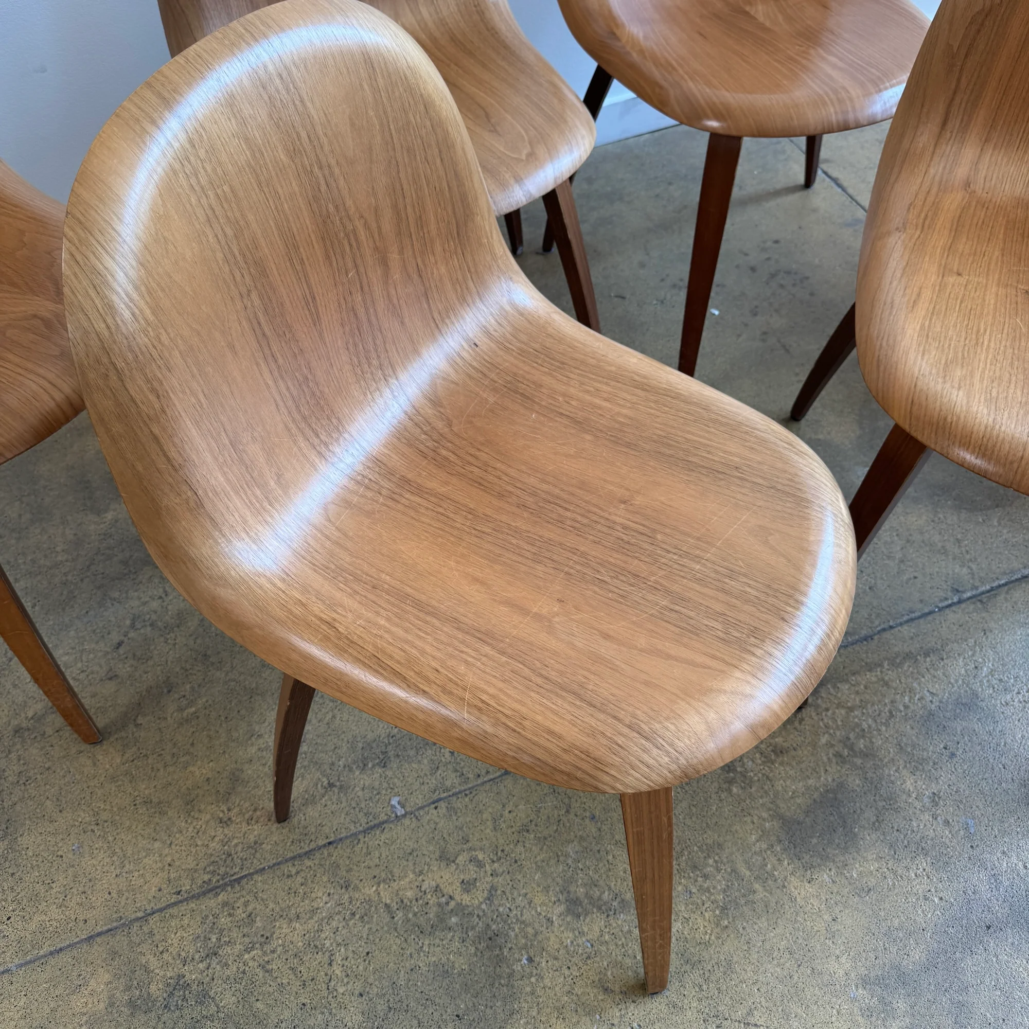 Gubi 3d Walnut wood dining chair - Set of 6 - Image 5