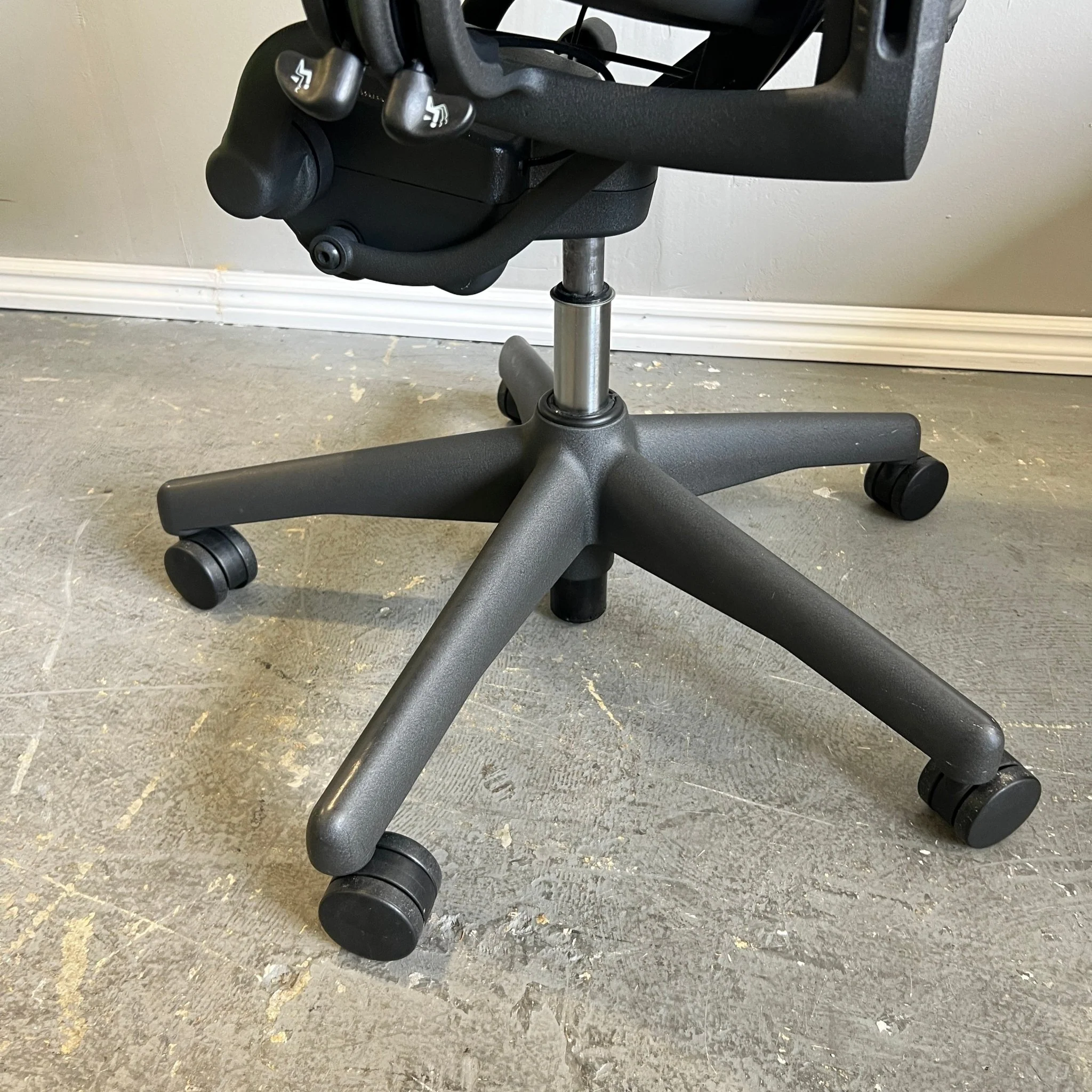 Herman Miller Aeron Size B office chair - Image 3