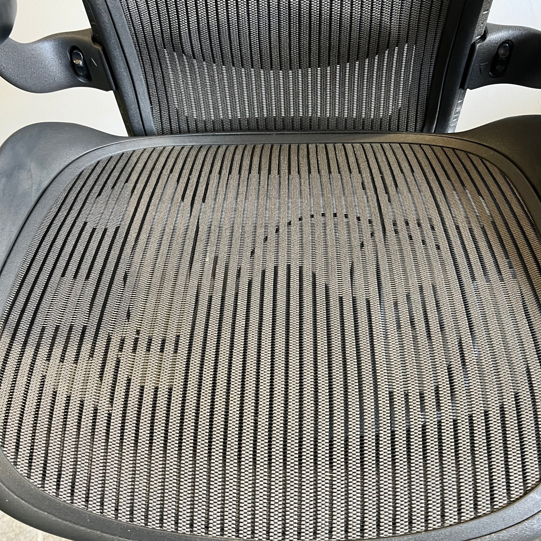 Herman Miller Aeron Size B office chair - Image 5