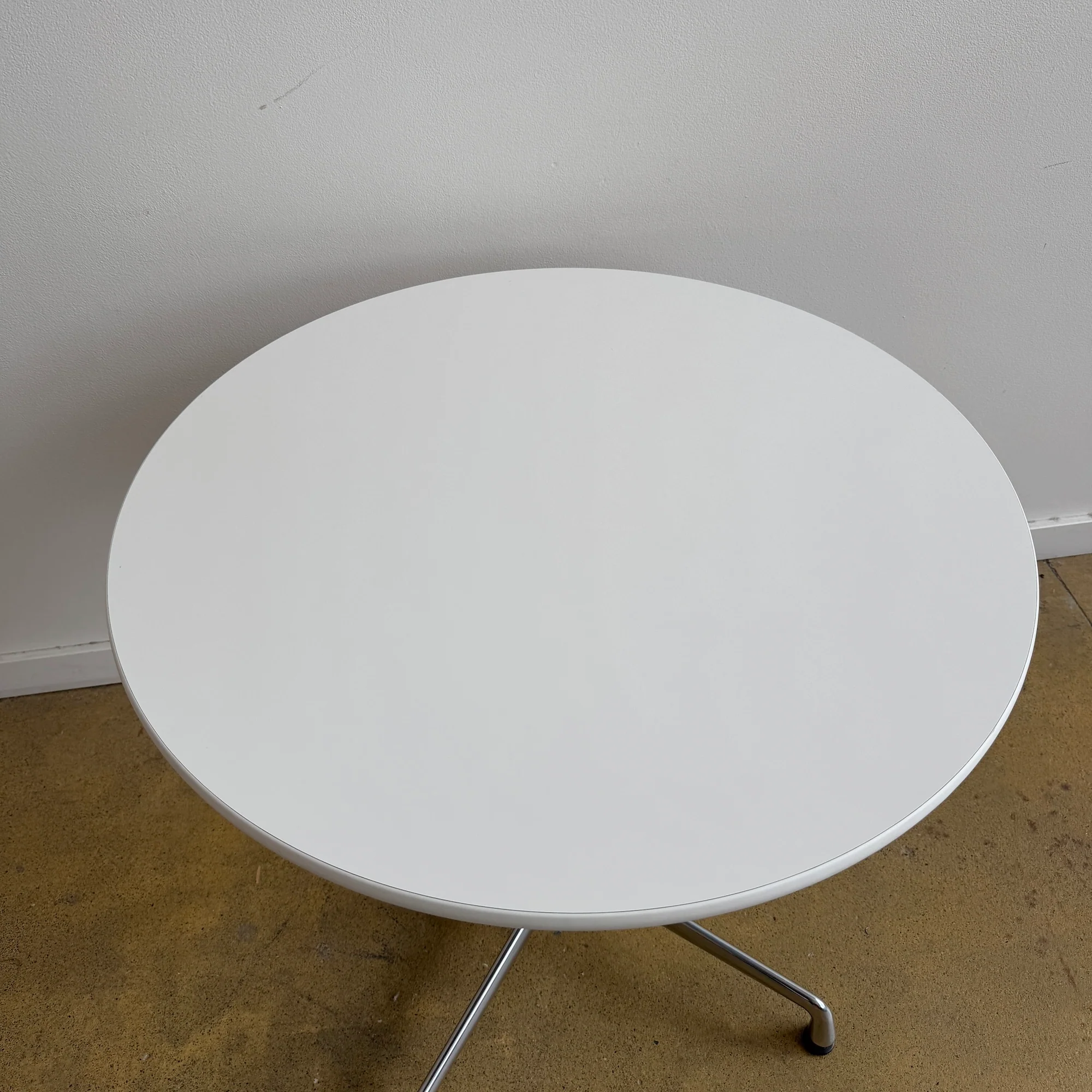 Herman Miller Eames 30' Round Table - Image 5