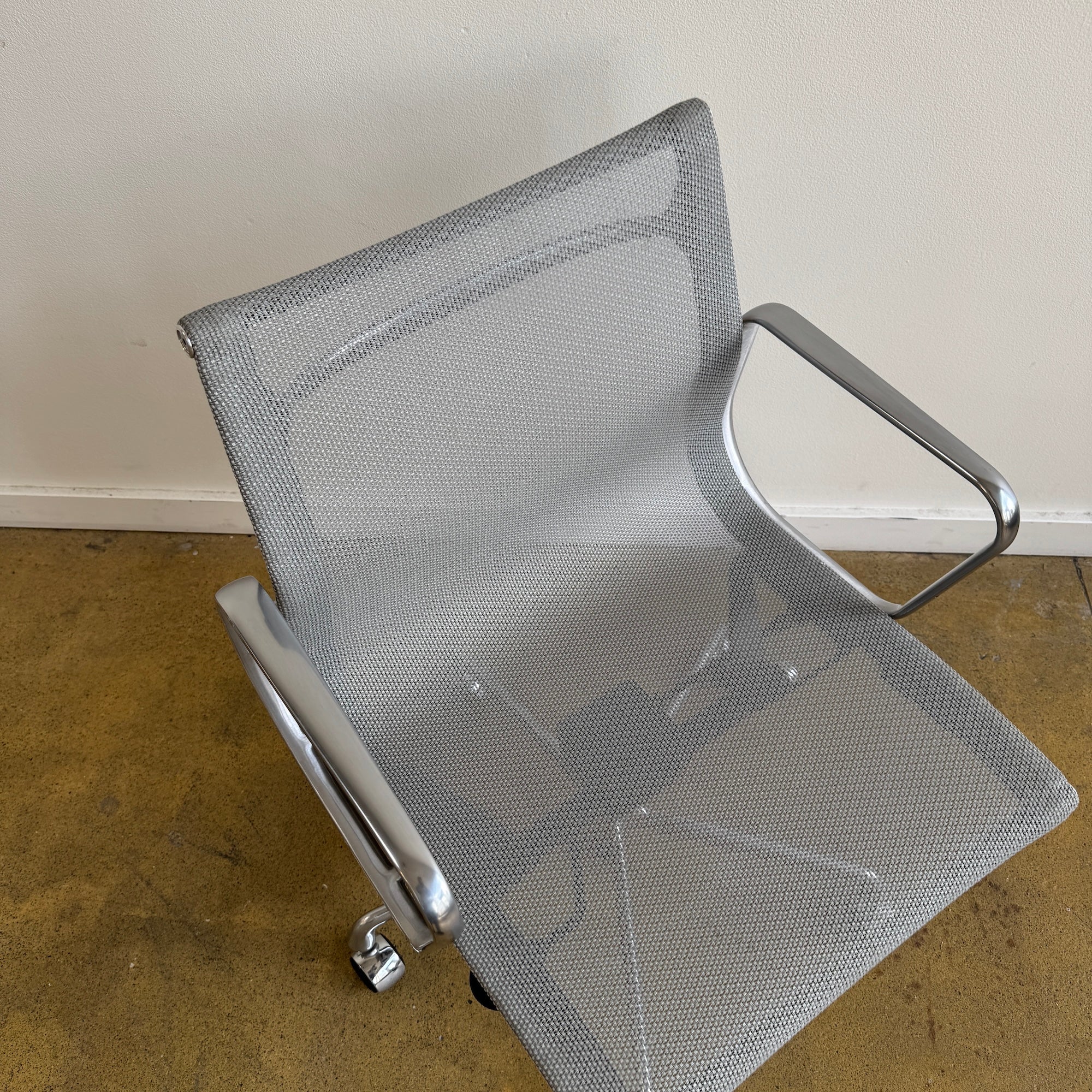 Herman Miller Eames Aluminum Group Mesh Chair (6 Available) - Image 3