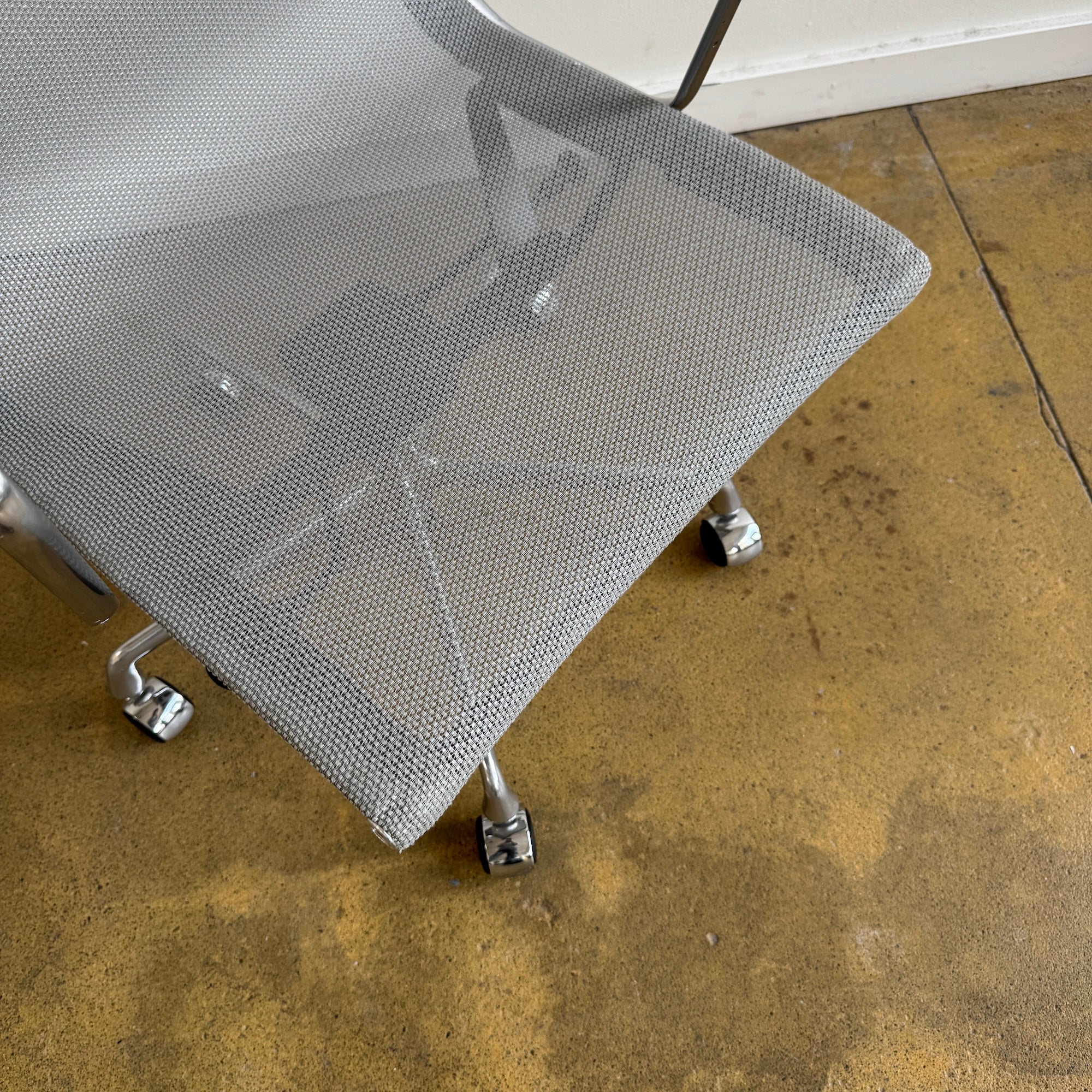 Herman Miller Eames Aluminum Group Mesh Chair (6 Available) - Image 5