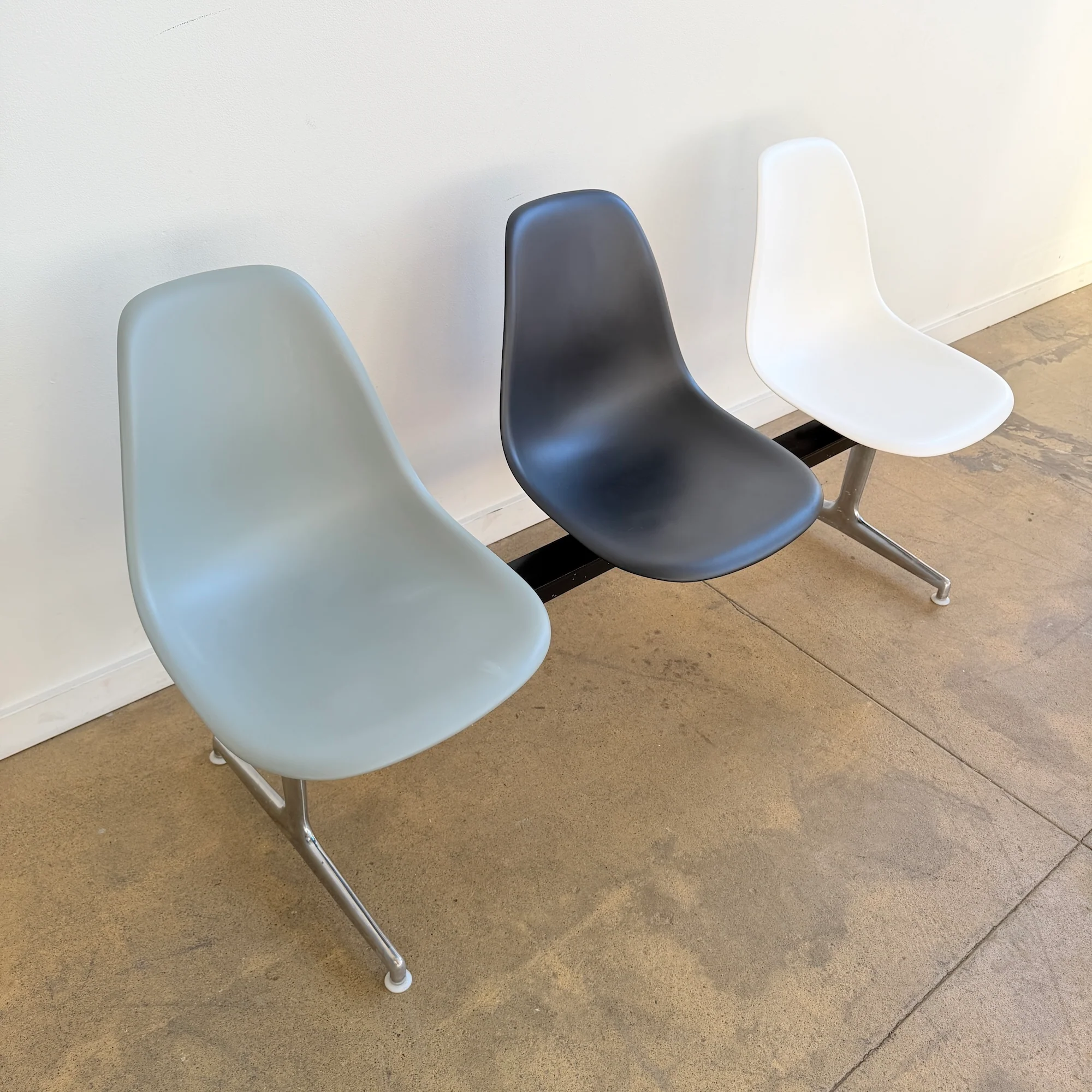 Herman Miller Eames Aluminum Tandem Seating - Image 4