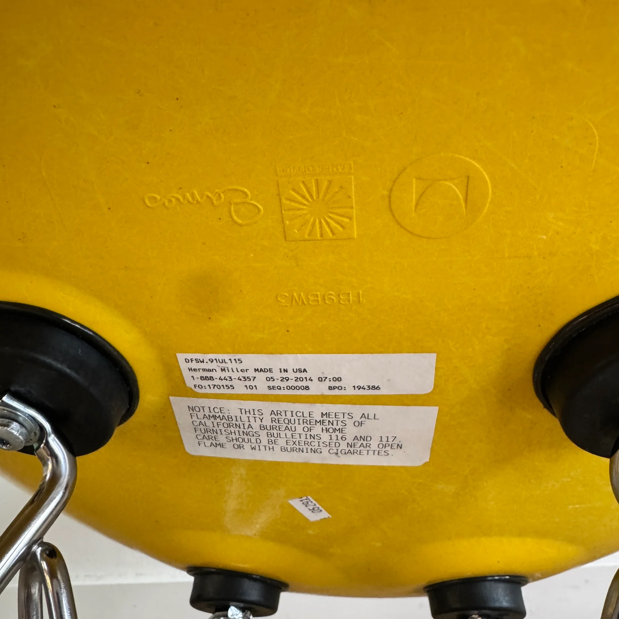 Herman Miller Eames Fiberglass set of 4 Dining Chairs - Image 8