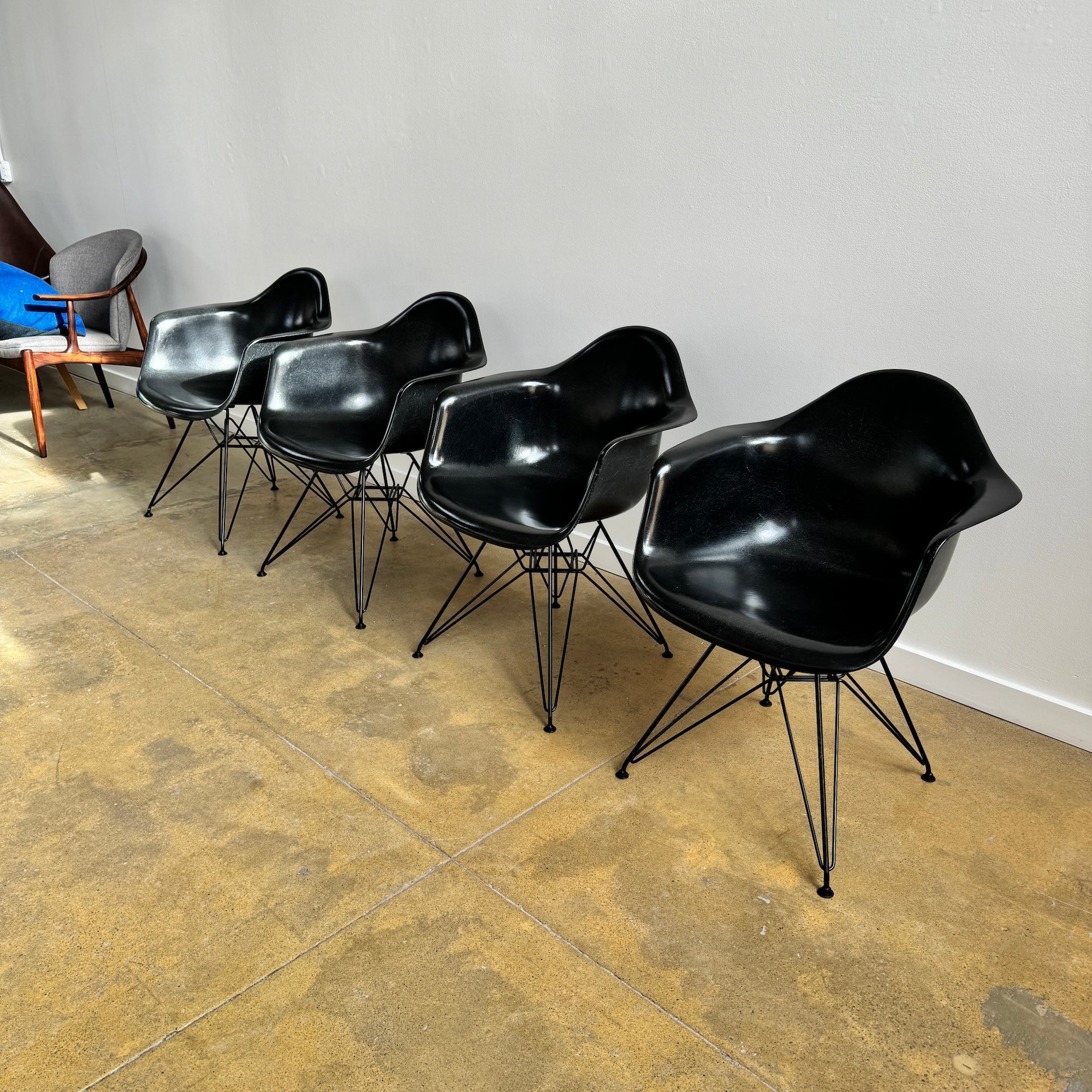 Herman Miller Eames Molded Fiberglass Armchair - Image 2