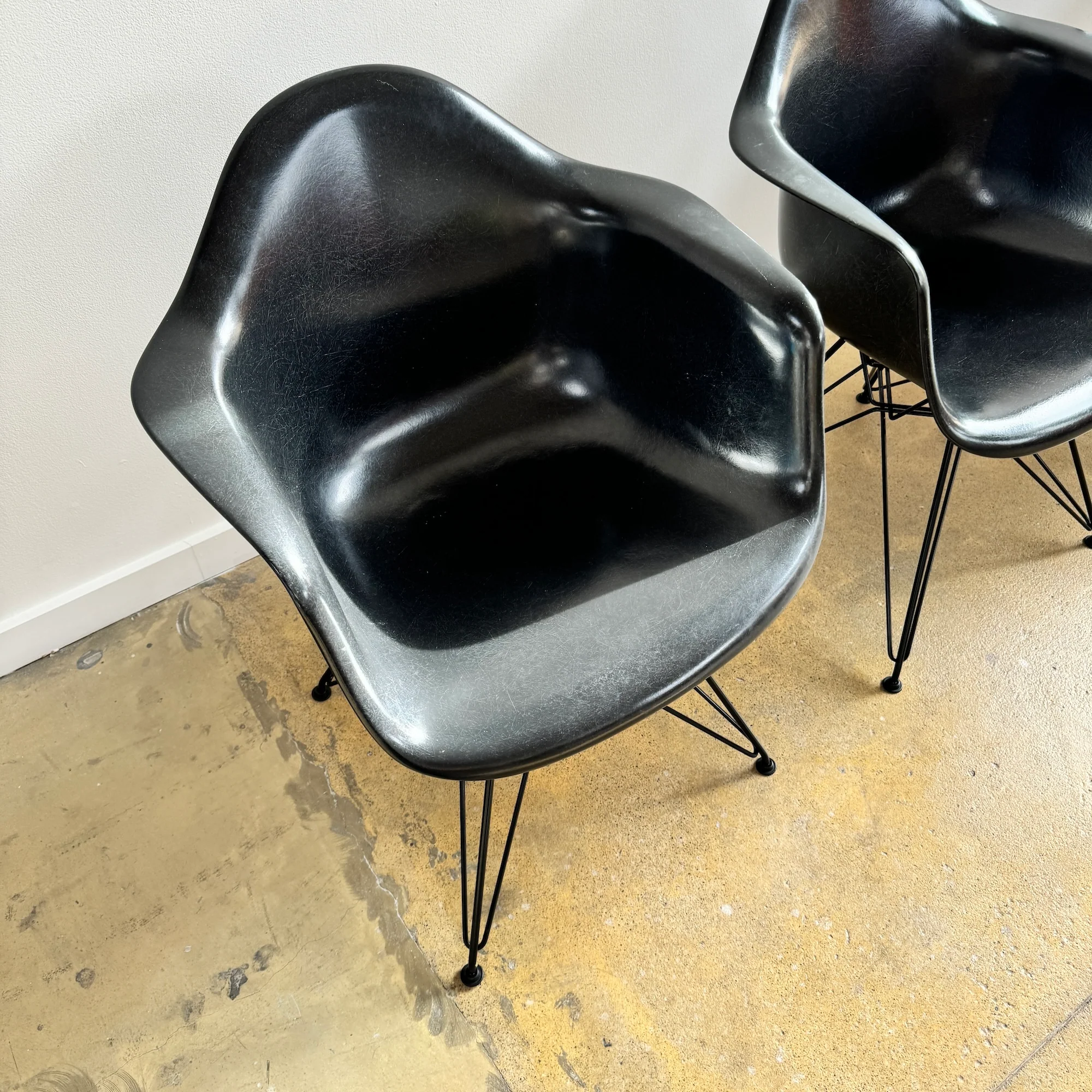 Herman Miller Eames Molded Fiberglass Armchair - Image 4