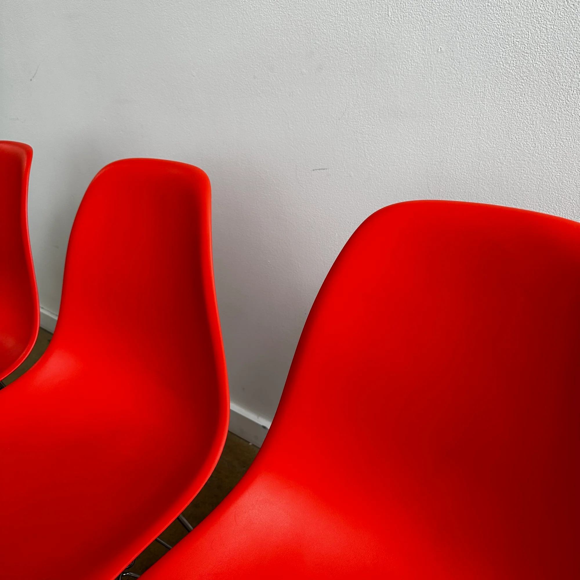Herman Miller Eames Molded Plastic set of 4 Chairs - Image 6