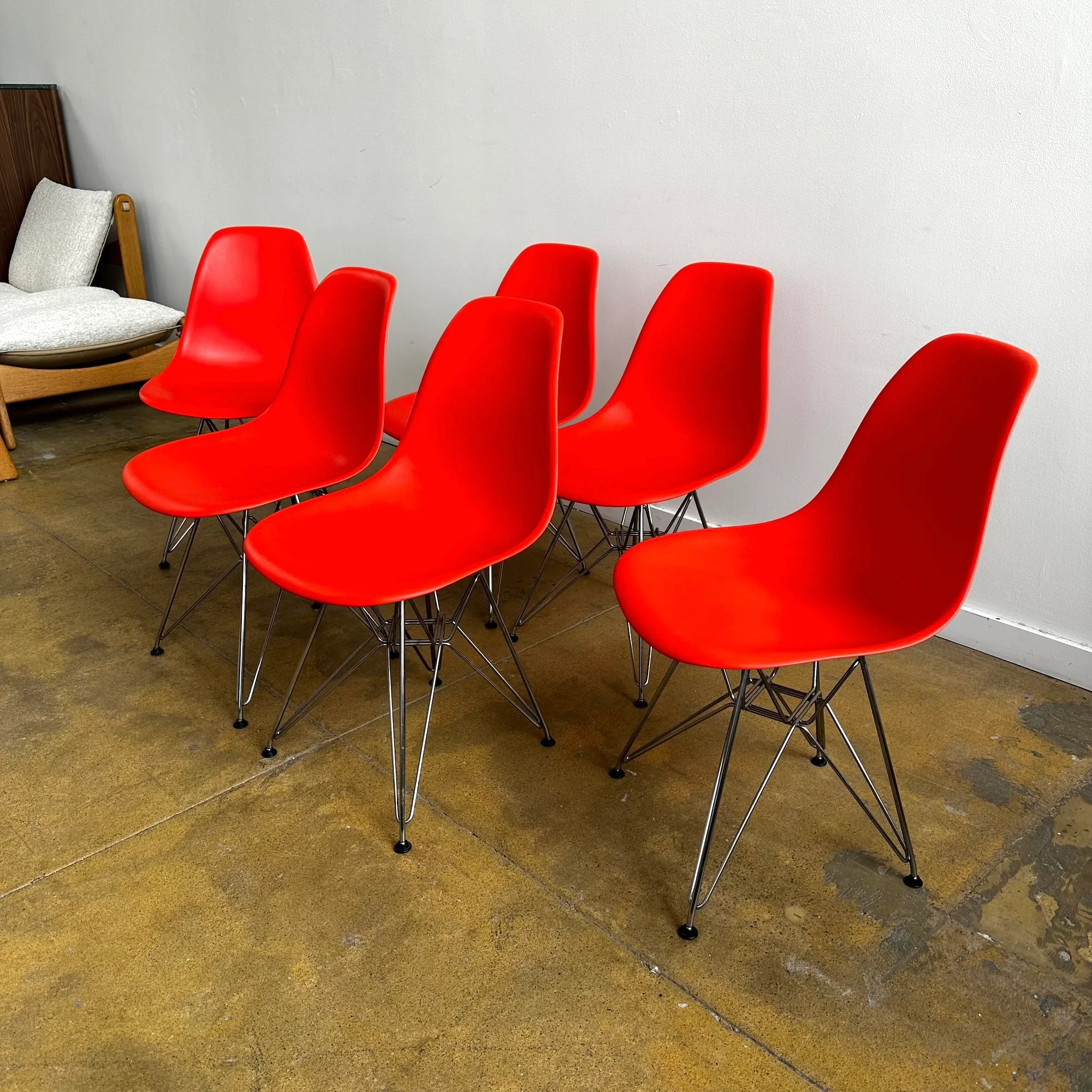 Herman Miller Eames Molded Plastic set of 6 Chairs - Image 3