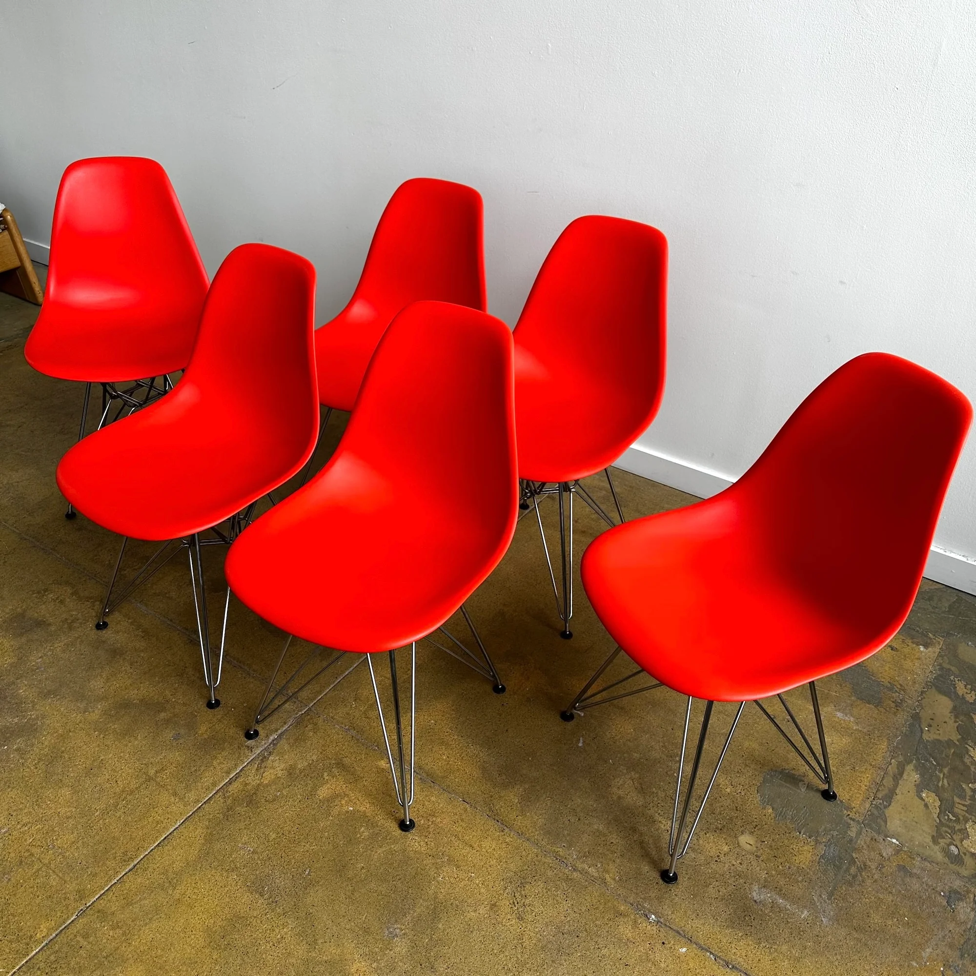 Herman Miller Eames Molded Plastic set of 6 Chairs - Image 4