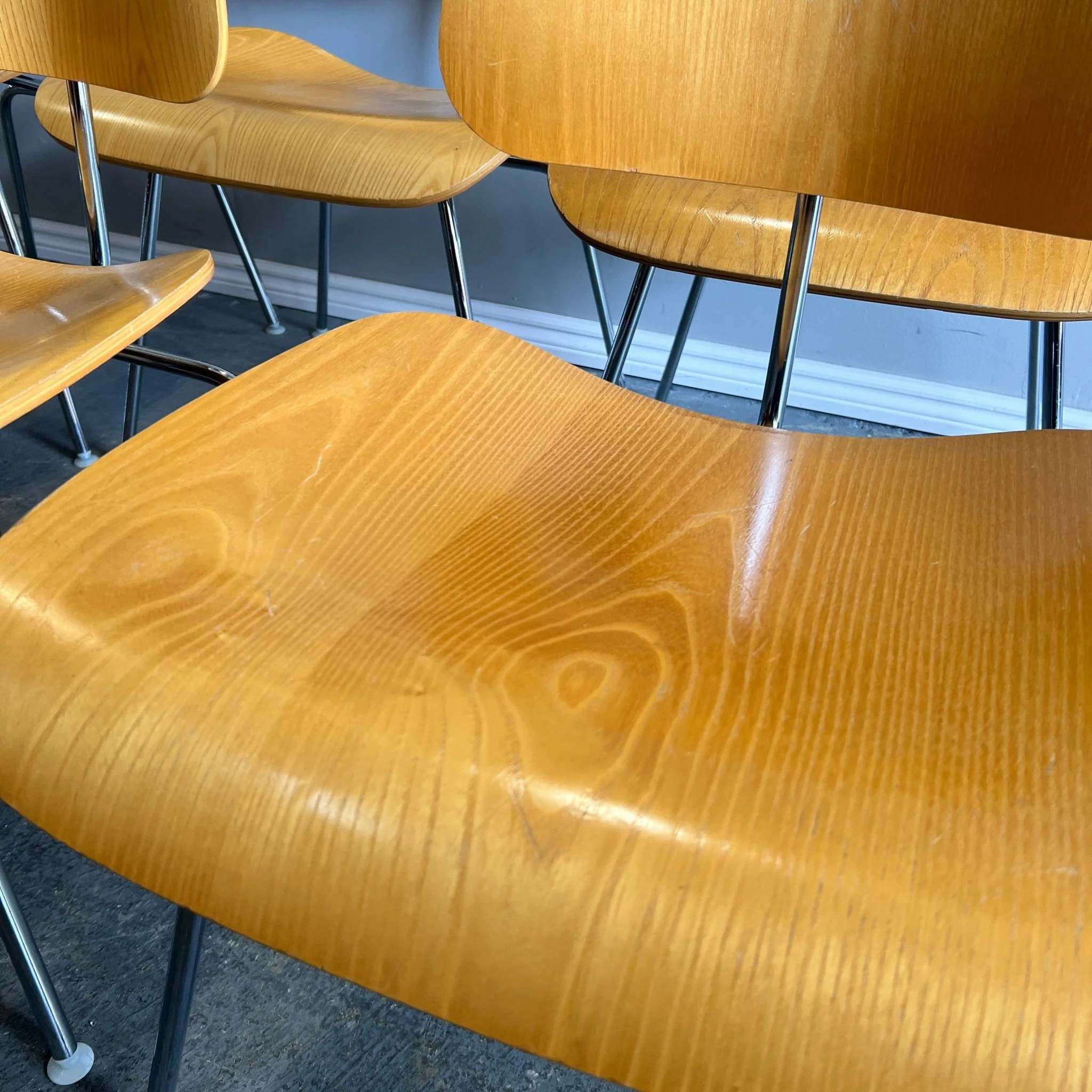 Herman Miller Eames Molded Plywood (Set of 6 )Dining Chairs - Image 5