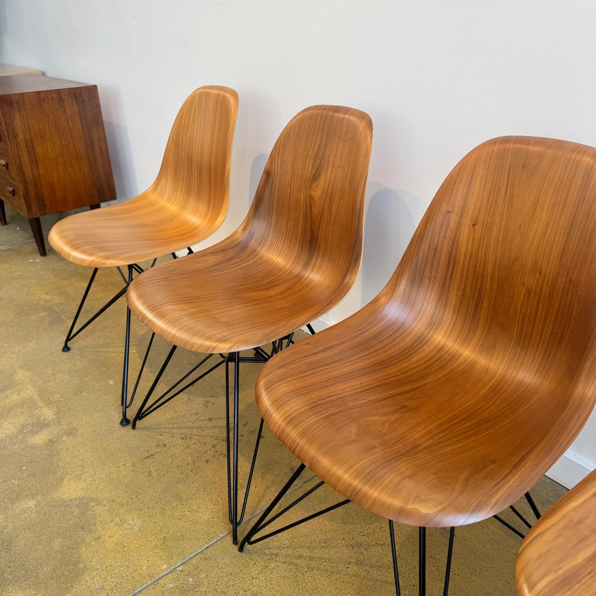Herman Miller Eames Molded Walnut Plywood set of 4 Chairs - Image 5
