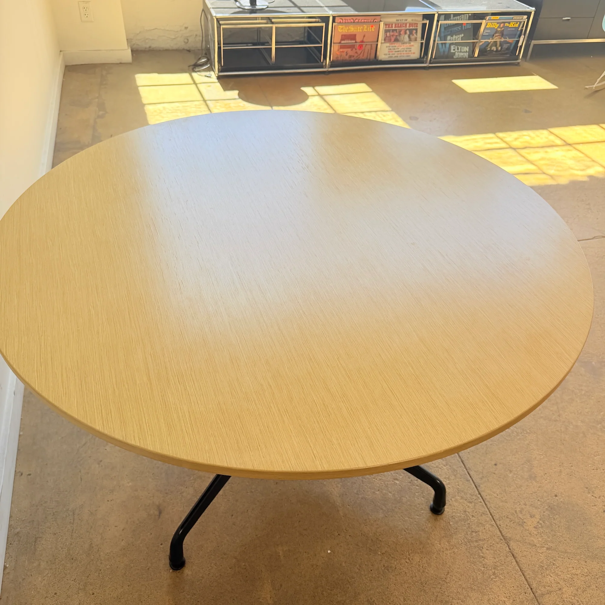 Herman Miller Eames Round 48 Dining Table - Image 4