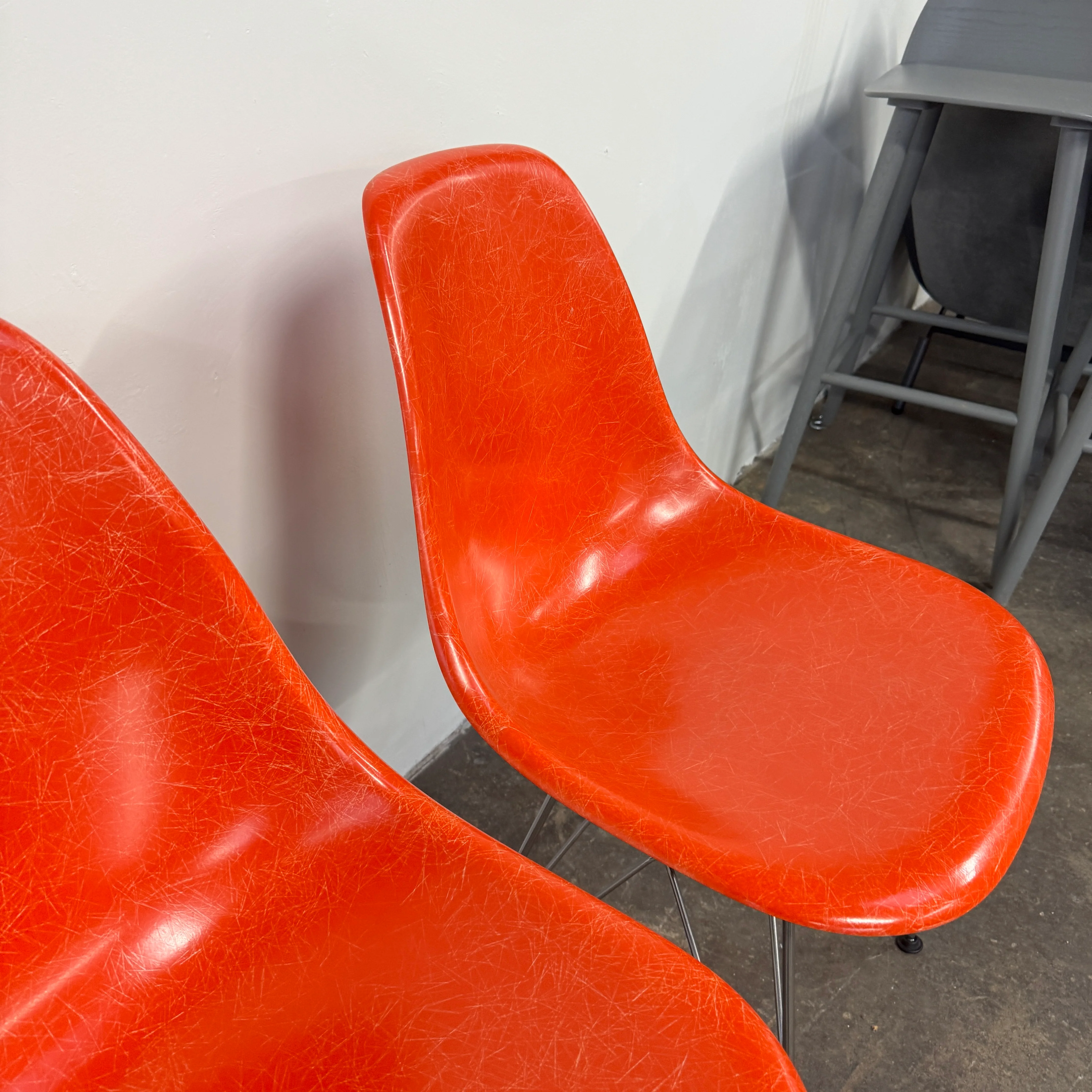 Herman Miller Eames set of 2 Molded Fiberglass dining chairs (Brand New Condition) - Image 7