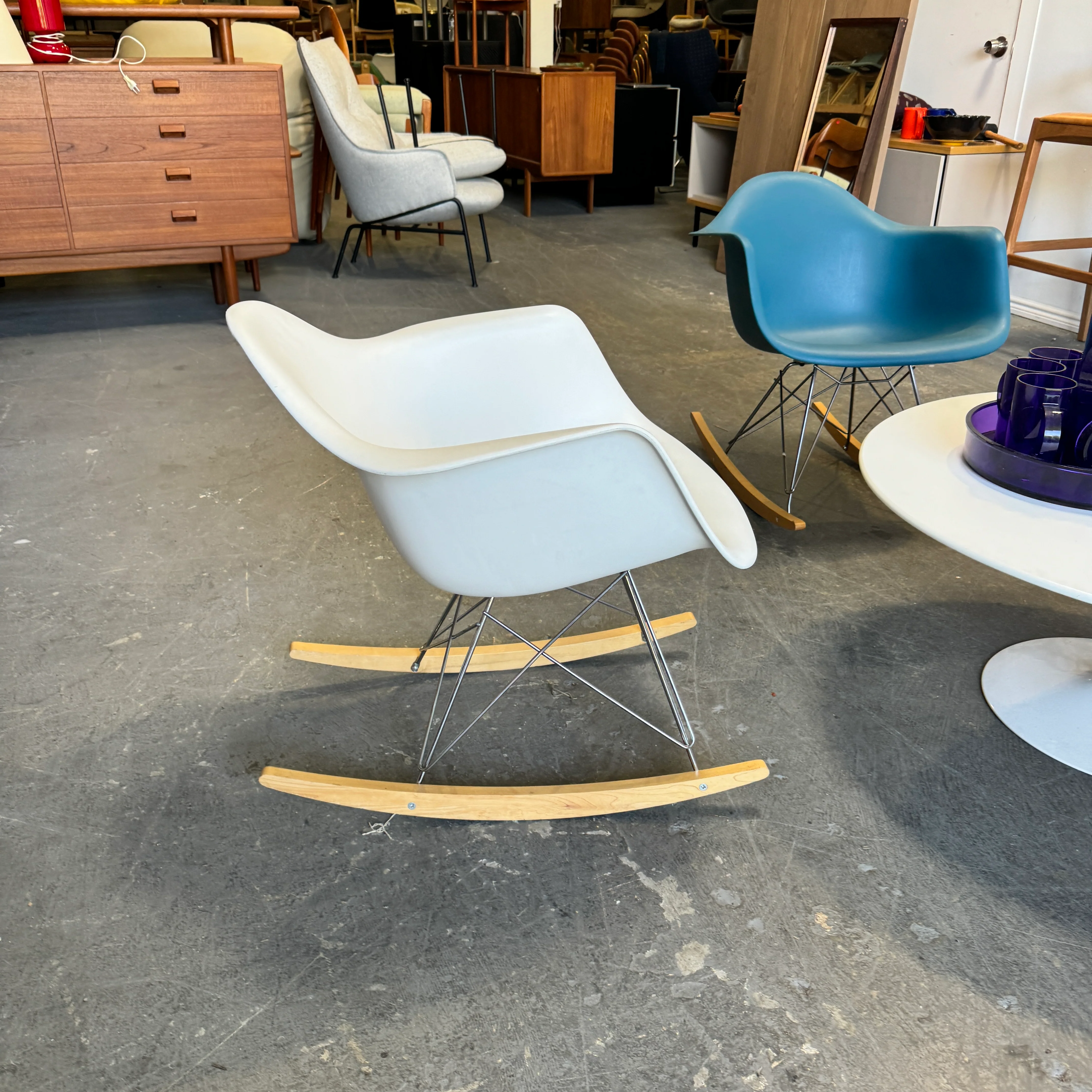 Herman Miller Eames set of 4 Rocking chairs - Image 3