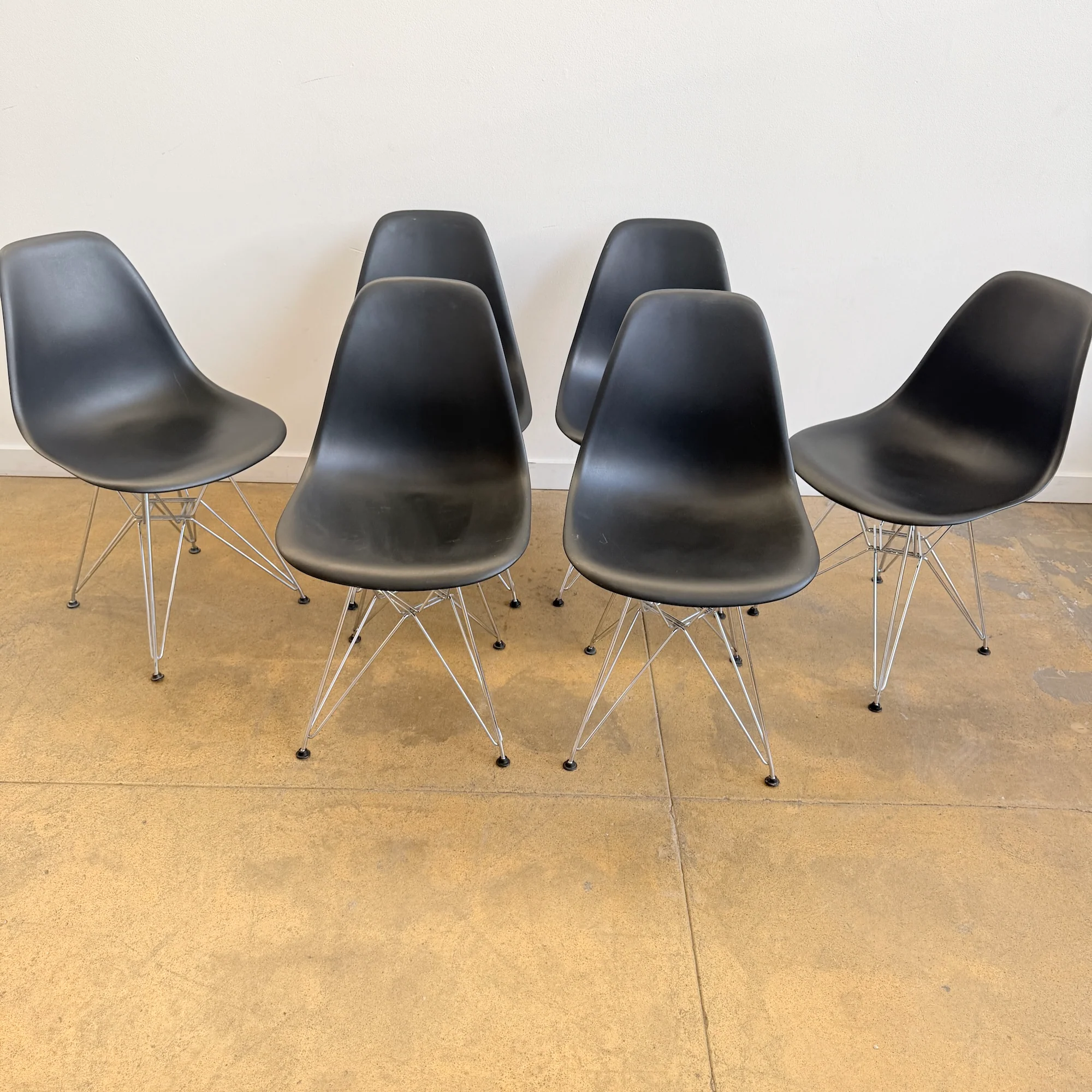 Herman Miller Eames set of 6 Dining Chairs - Image 2