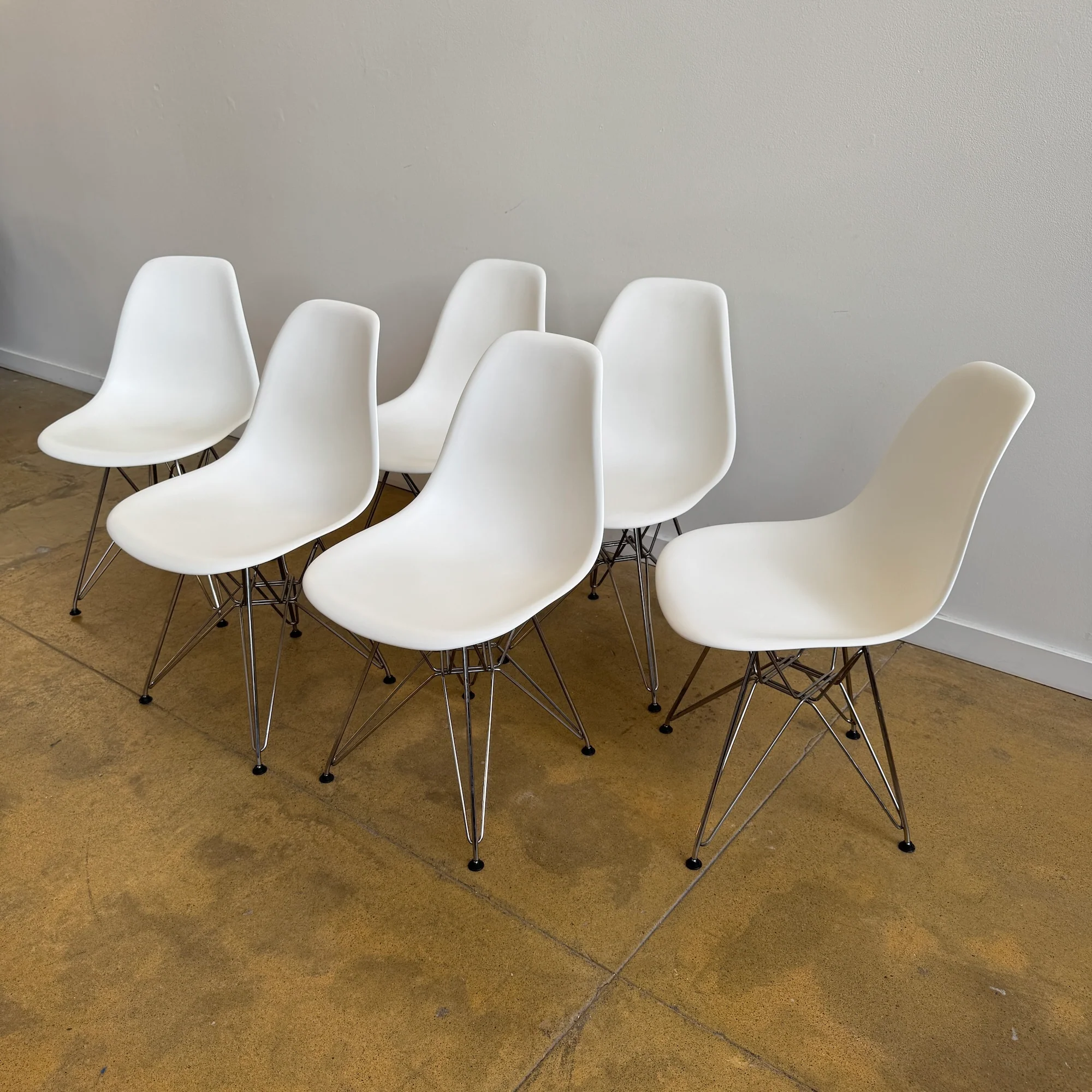 Herman Miller Eames set of 8 Shell Chairs - Image 2