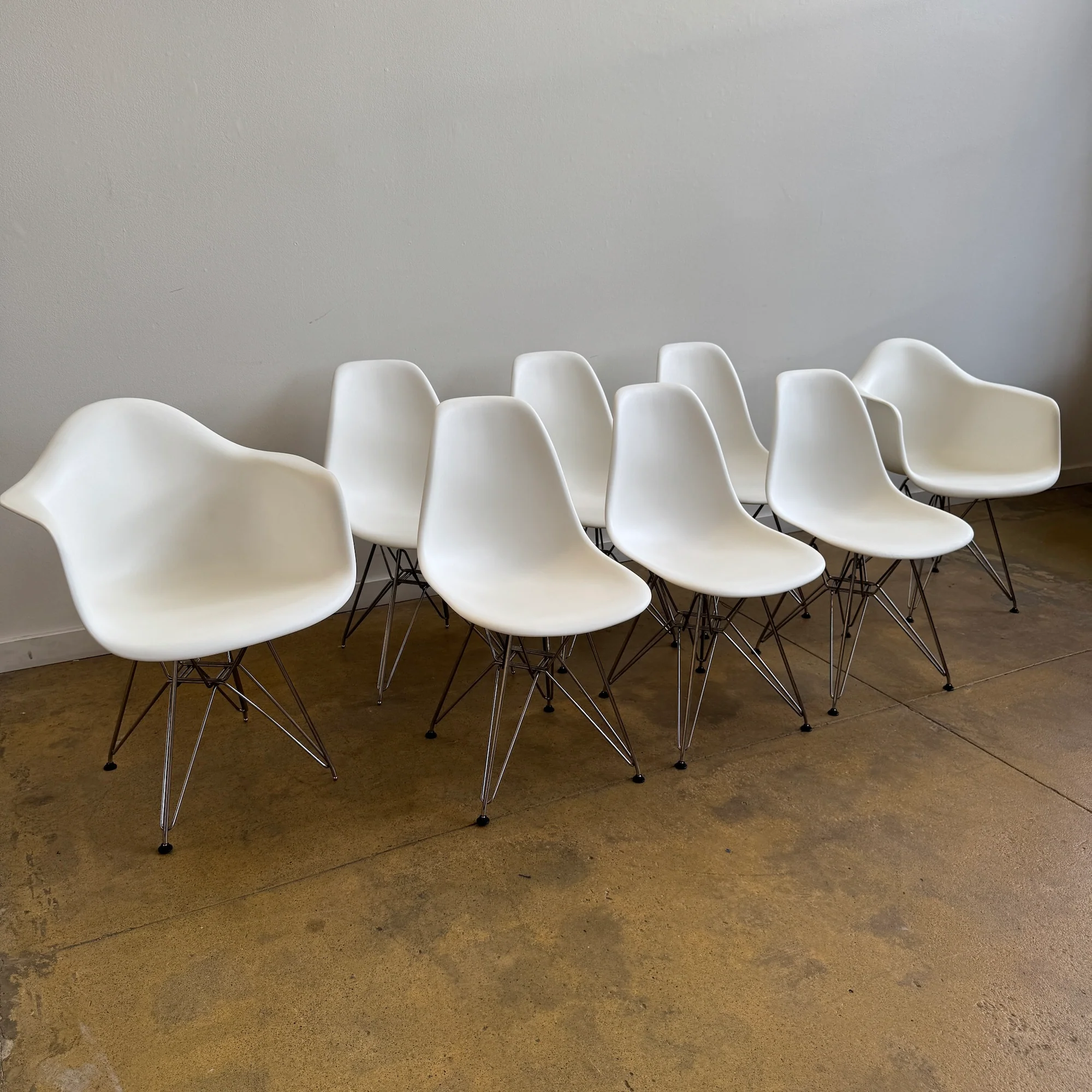 Herman Miller Eames set of 8 Shell Chairs - Image 2
