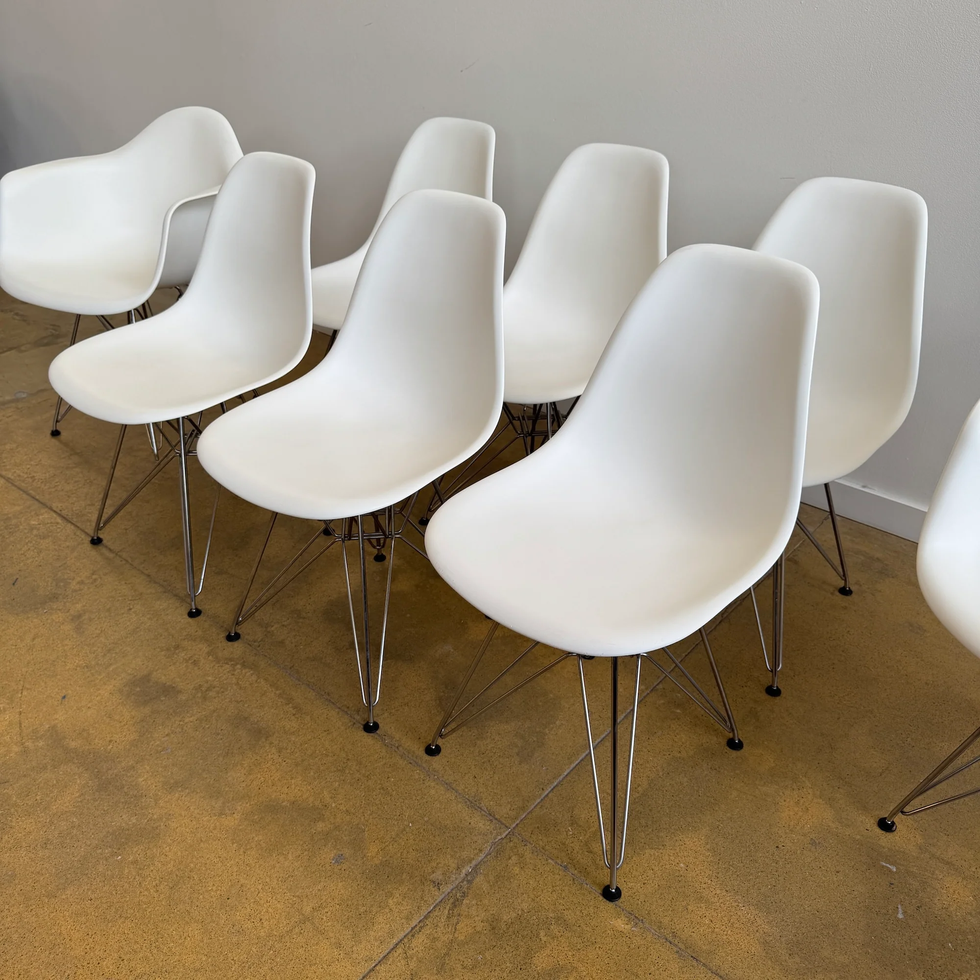 Herman Miller Eames set of 8 Shell Chairs - Image 4