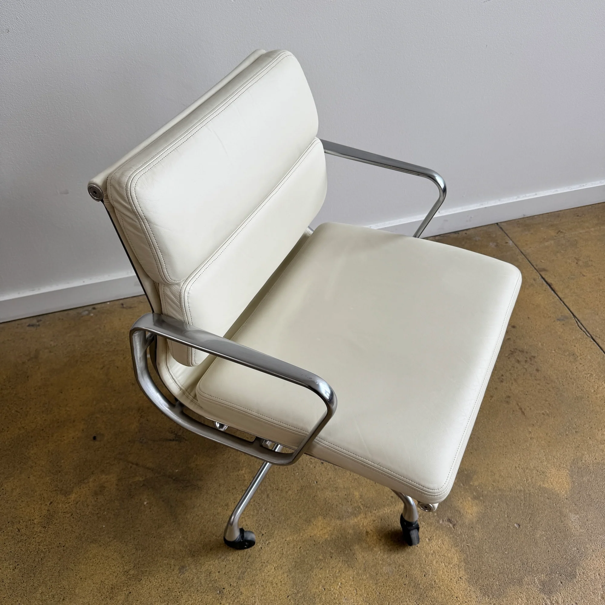 Herman Miller Eames Soft pad management chair - Image 10
