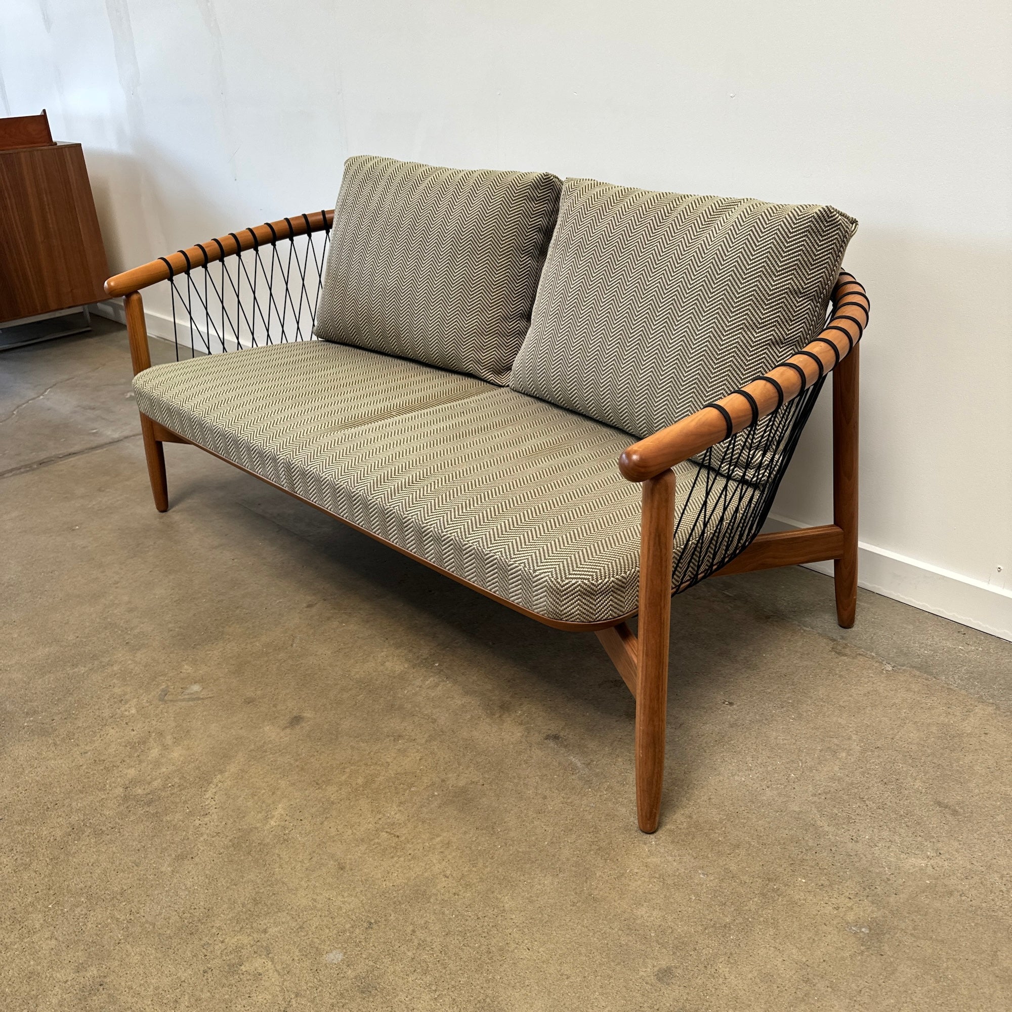 Herman Miller Geiger Crosshatch Settee - Image 2
