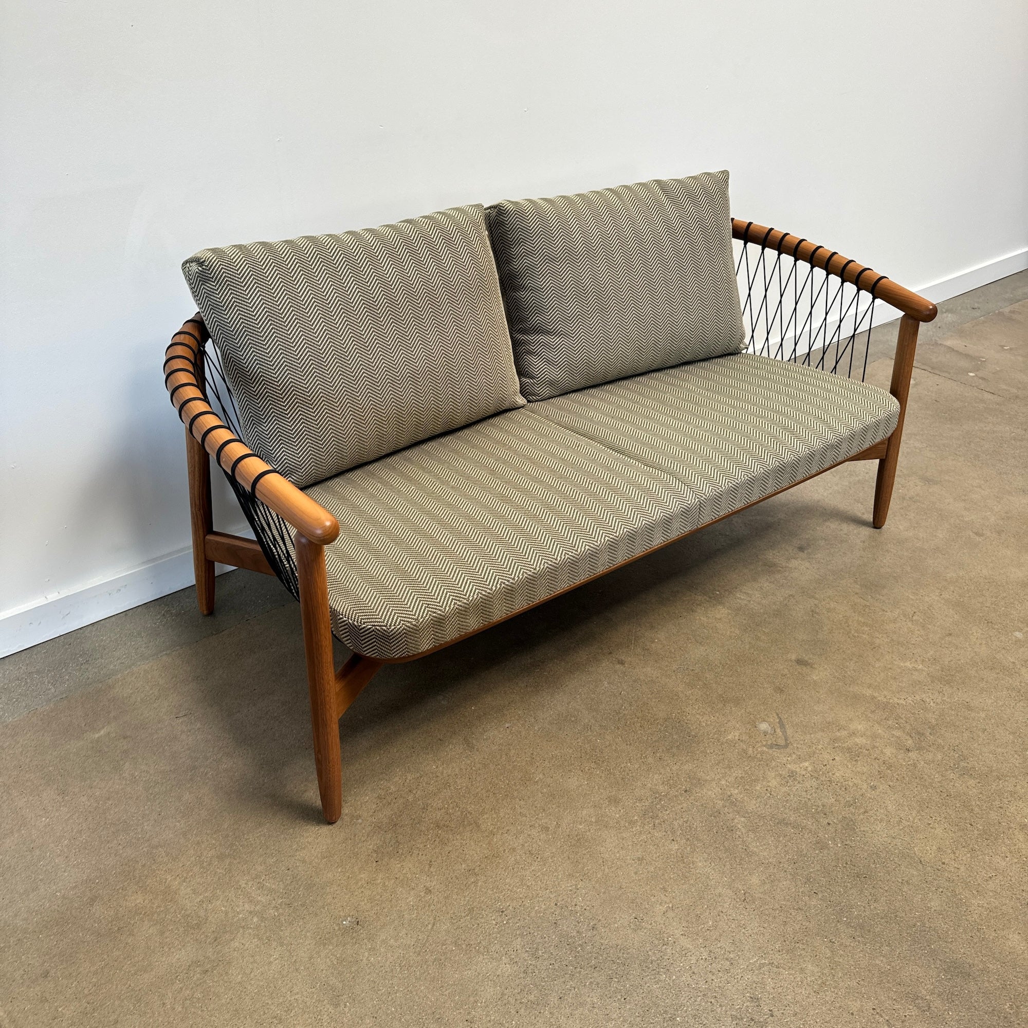 Herman Miller Geiger Crosshatch Settee - Image 3