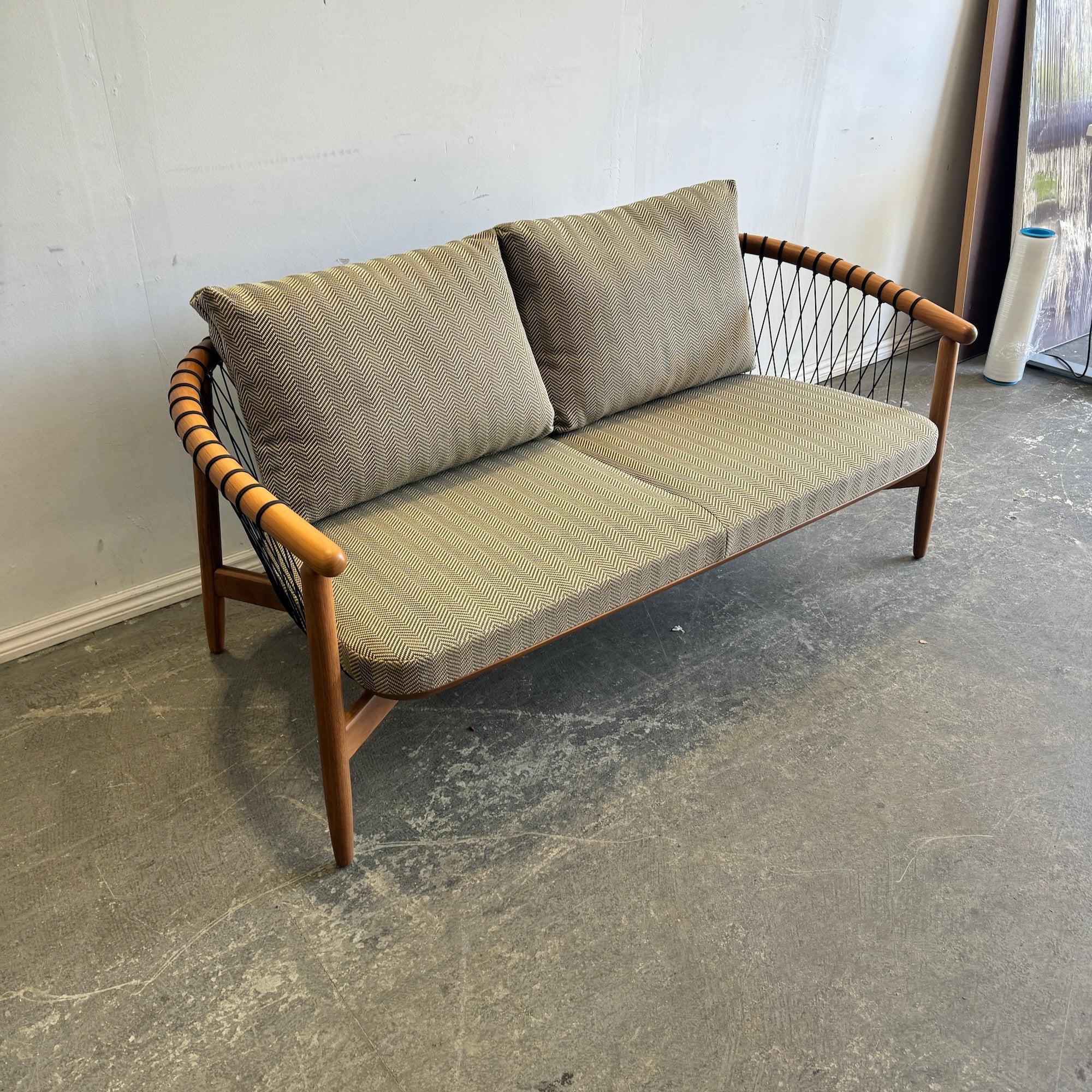 Herman Miller Geiger Crosshatch Settee - Image 3