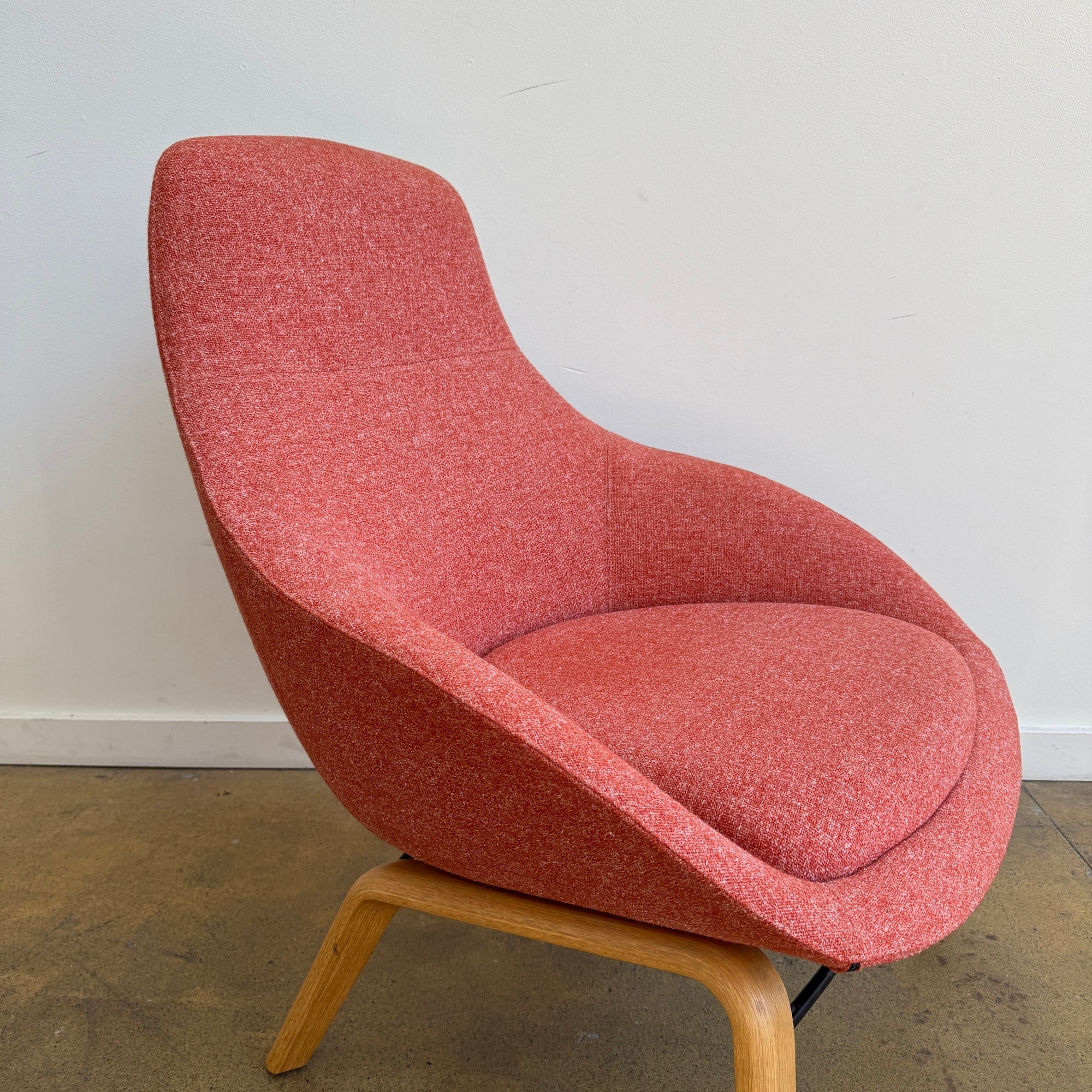 Herman Miller Naughtone Always Lounge chair Wood Base - Image 7