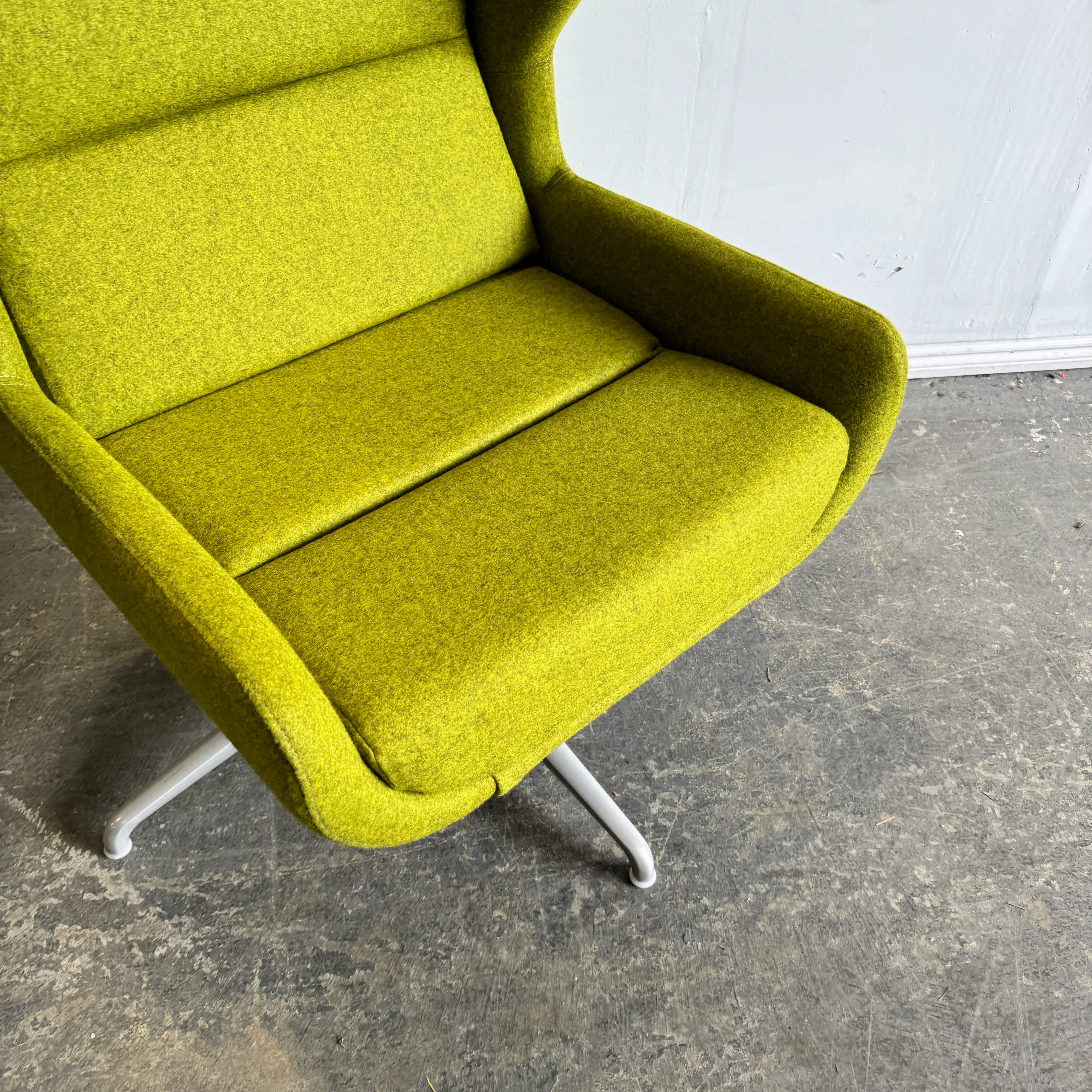 Herman Miller Naughtone Hush Swivel Lounge chair - Image 8