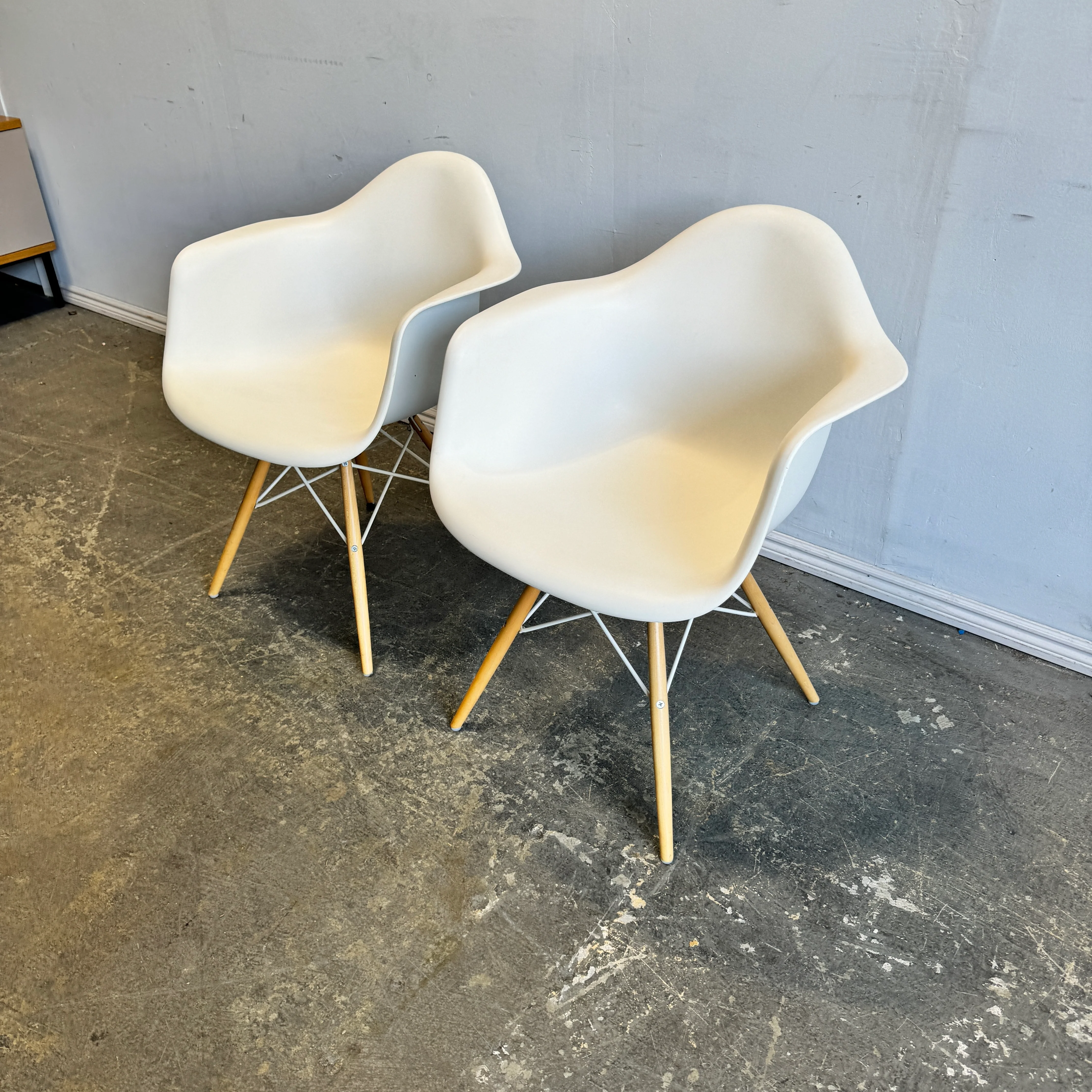 Herman Miller Set of 2 Eames Molded Plastic Armchair - Image 3