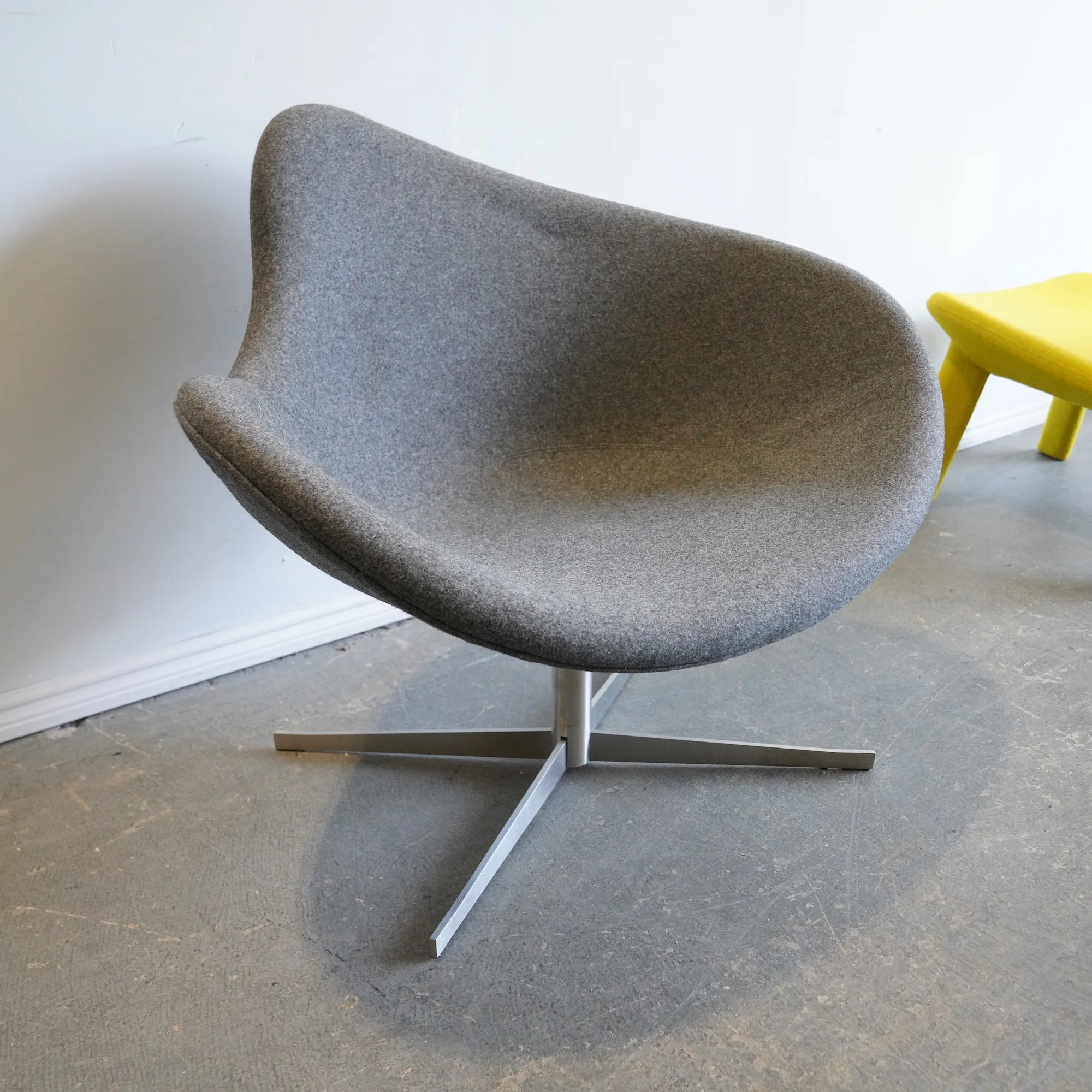 High Tower K2 Swivel Lounge Chair - Image 2