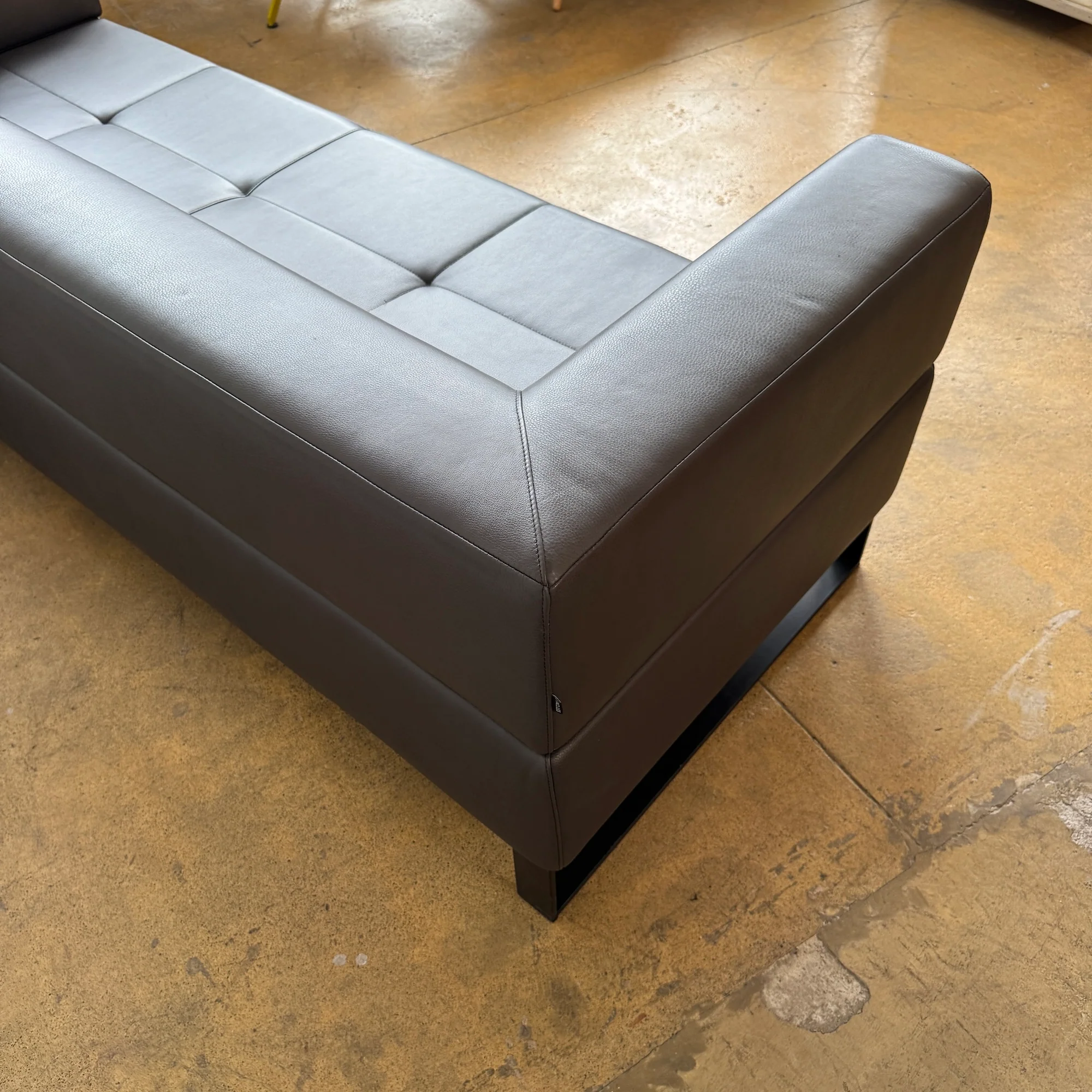 Inclass Norma Leather Sofa - Image 8