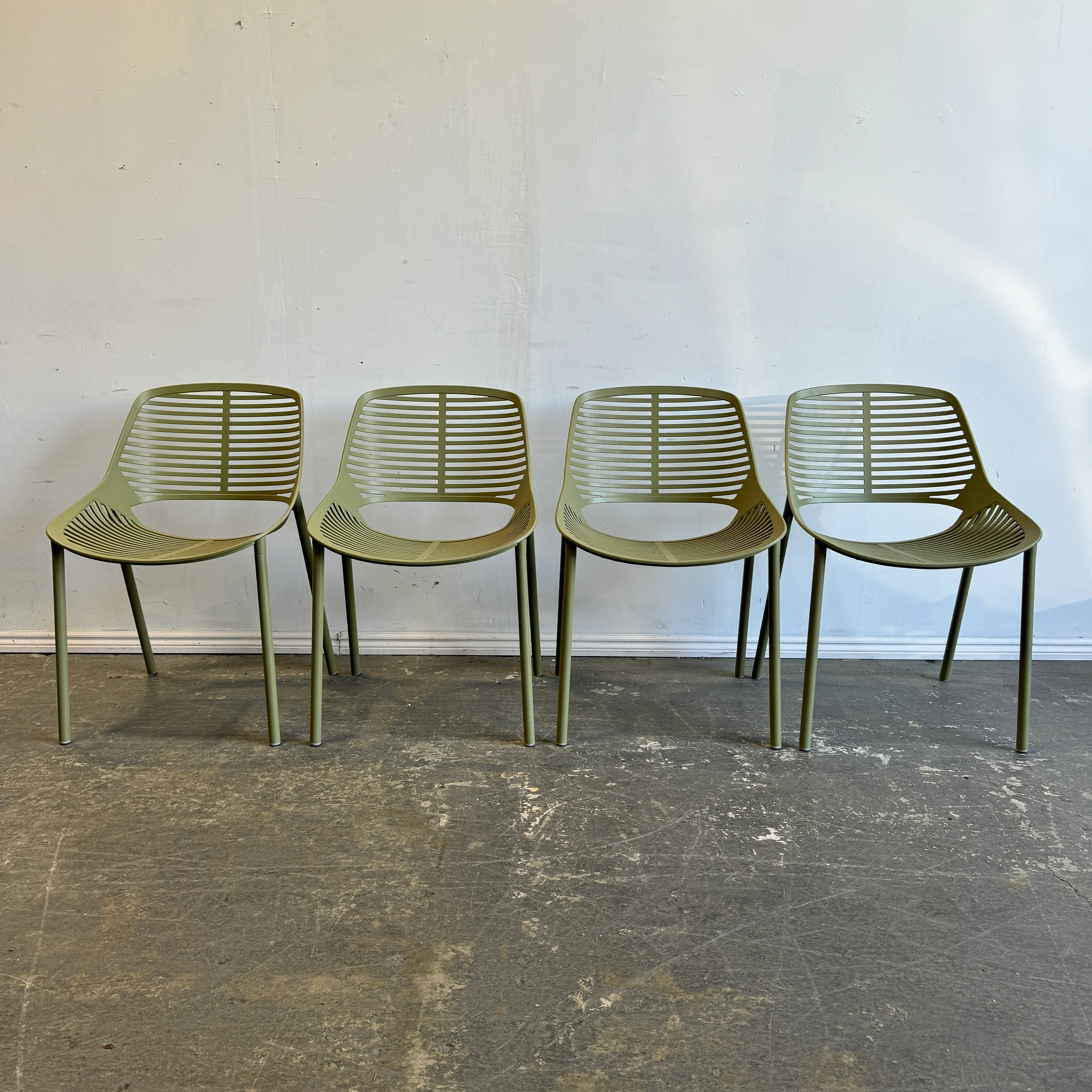 Janus et Cie set of 4 outdoor Aluminum dining chairs by Fast