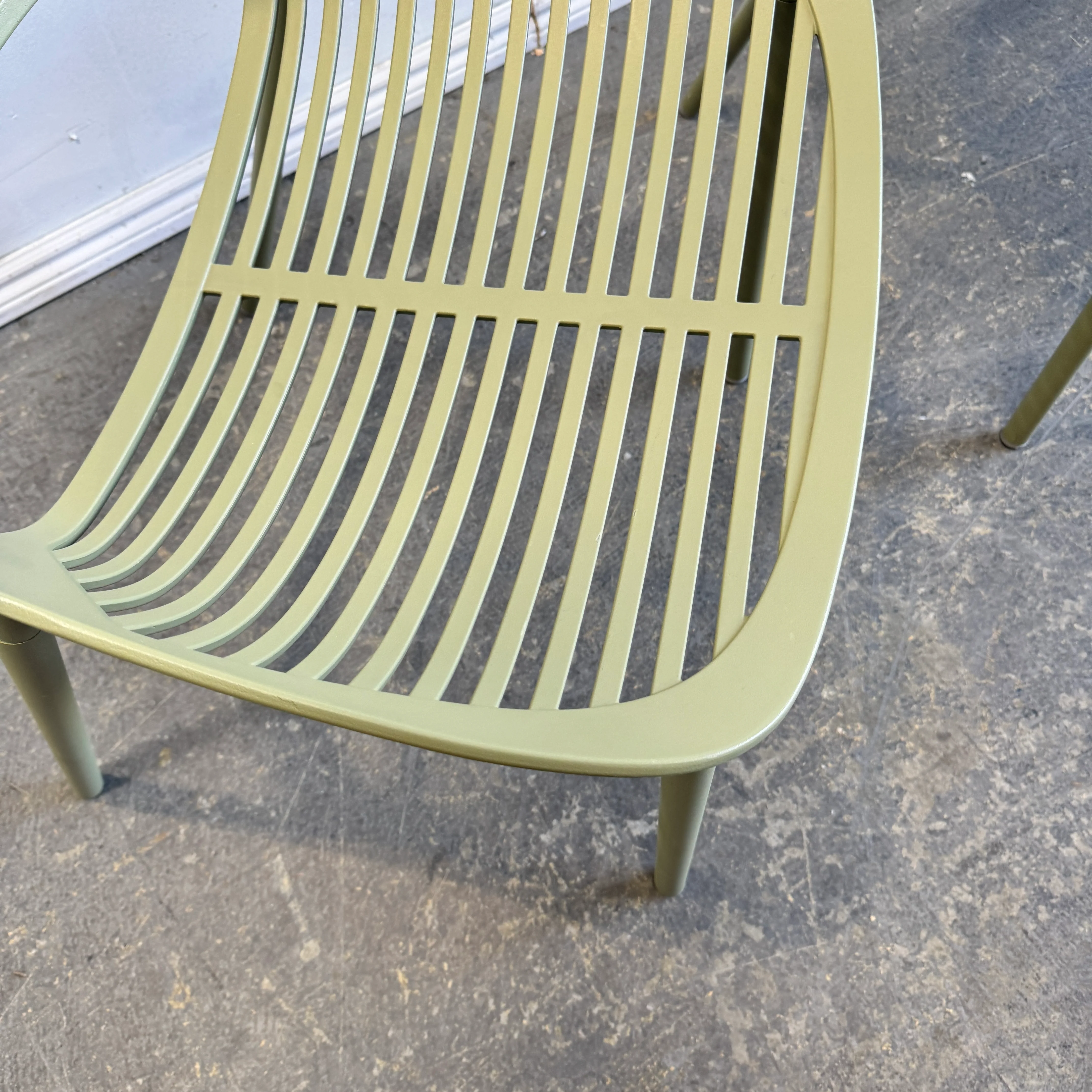 Janus et Cie set of 4 outdoor Aluminum dining chairs by Fast - Image 4