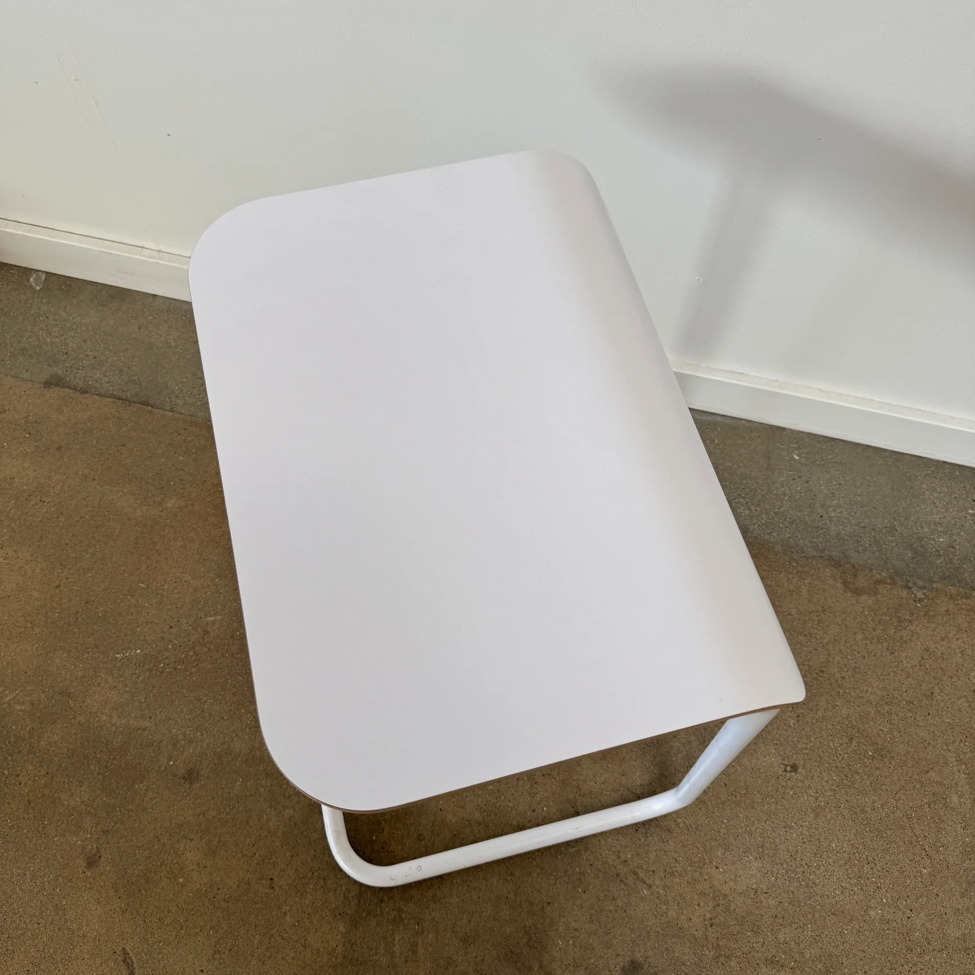Knoll Toboggan® Pull Up Table by Antenna Design - Image 4