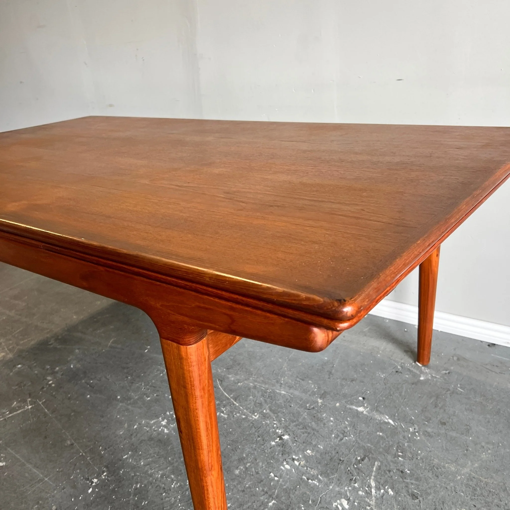 MCM Danish Teak expandable Dining Table and six chairs by Johannes Andersen, 1960s - Image 7