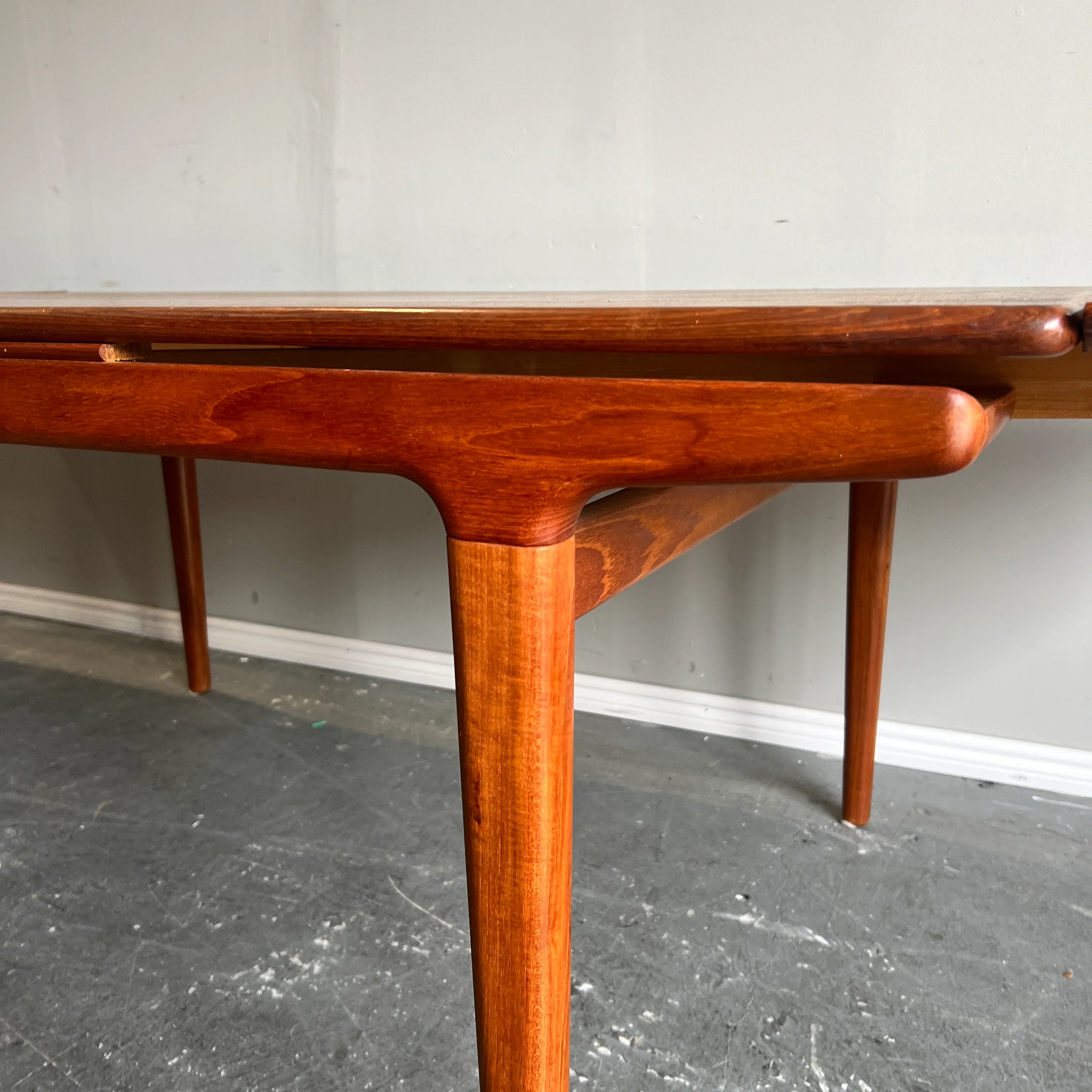 MCM Danish Teak expandable Dining Table and six chairs by Johannes Andersen, 1960s - Image 9