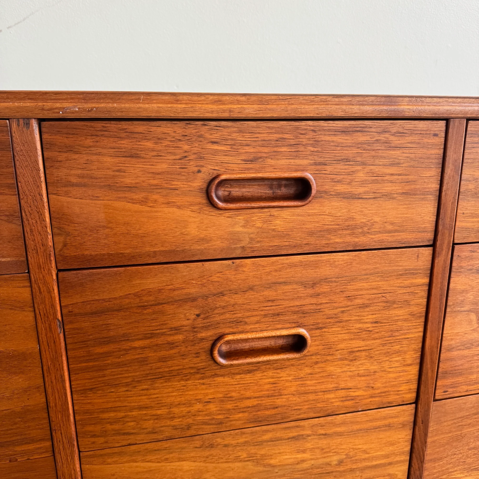 Mid Century Modern Jack Cartwright for Founders Walnut Dresser - Image 6