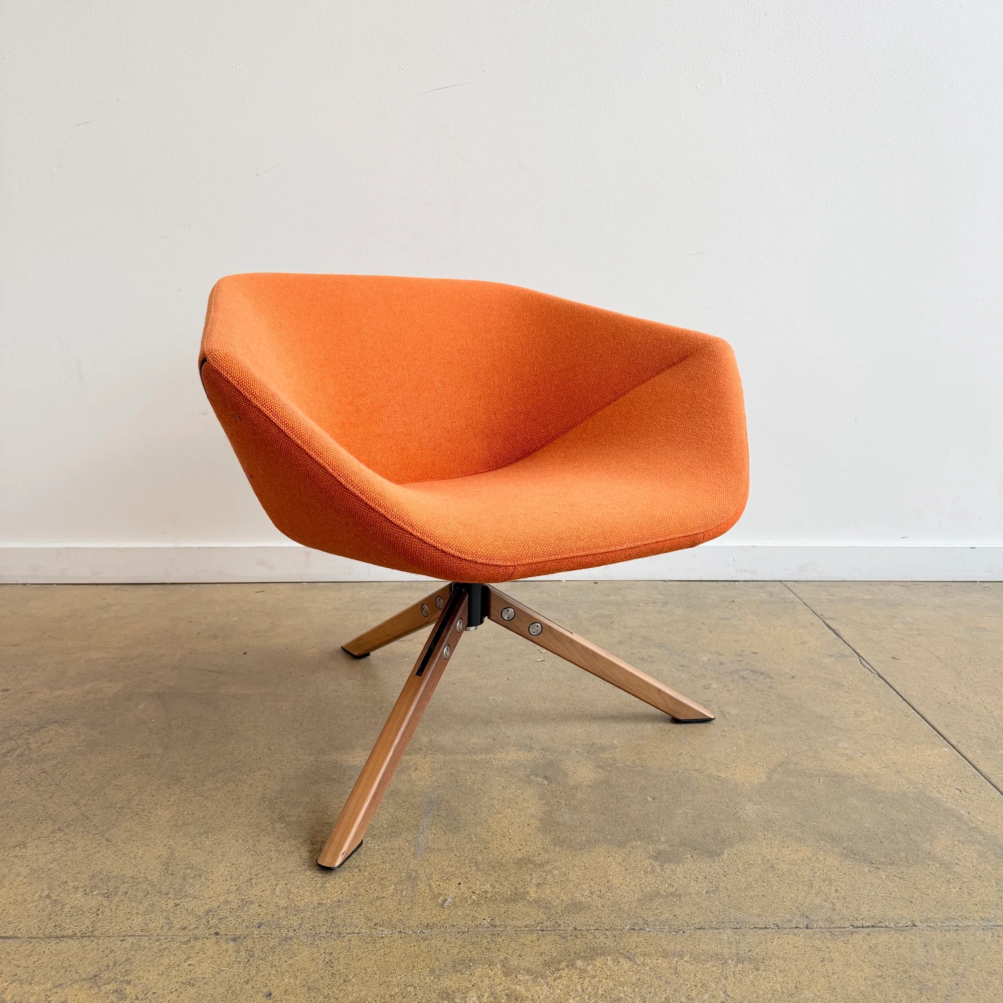 Montis Ella Swivel Lounge chair by Niels Bendtsen - Hallingdal Fabric