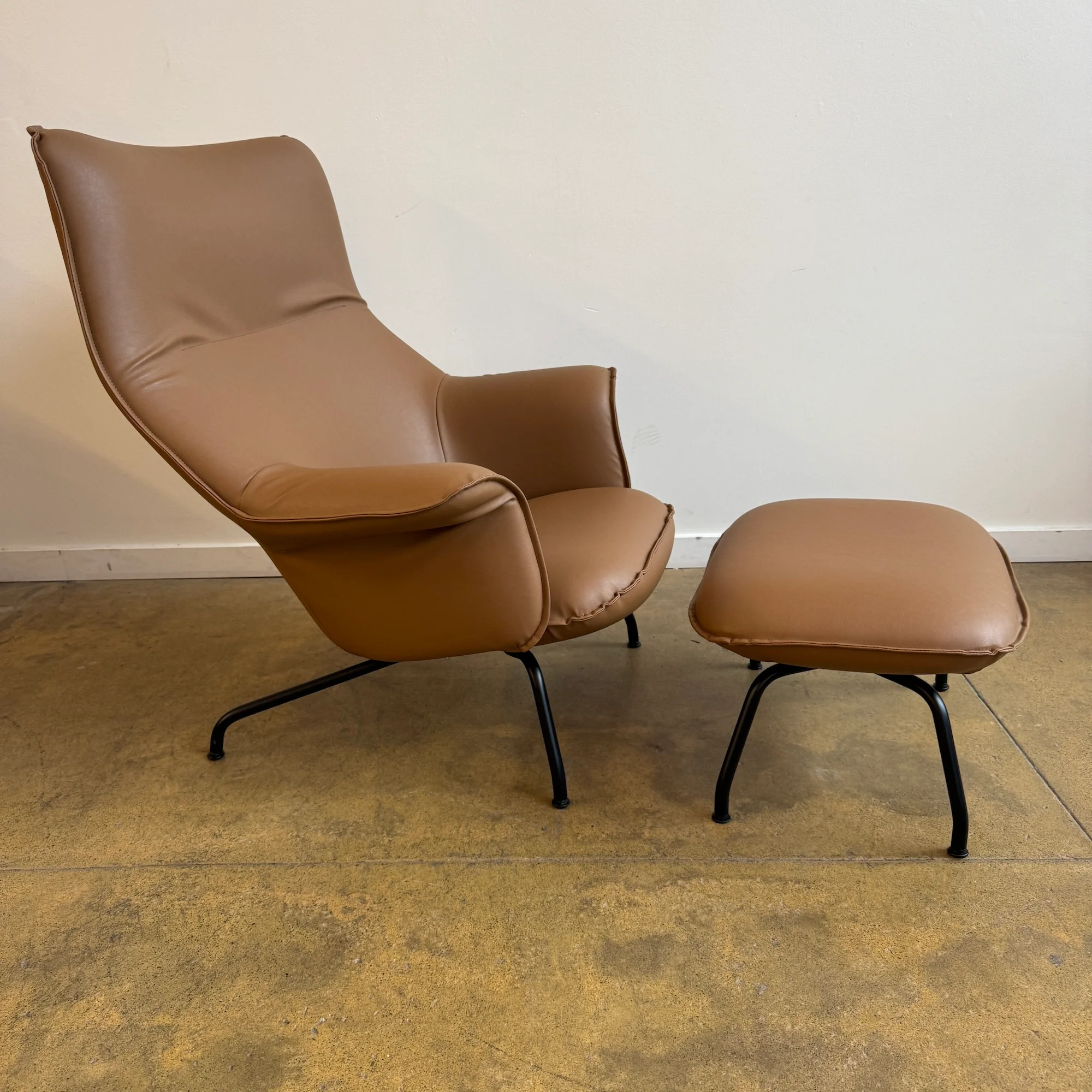 Muuto Doze Leather High Back lounge chair & ottoman (New Condition) - Image 3