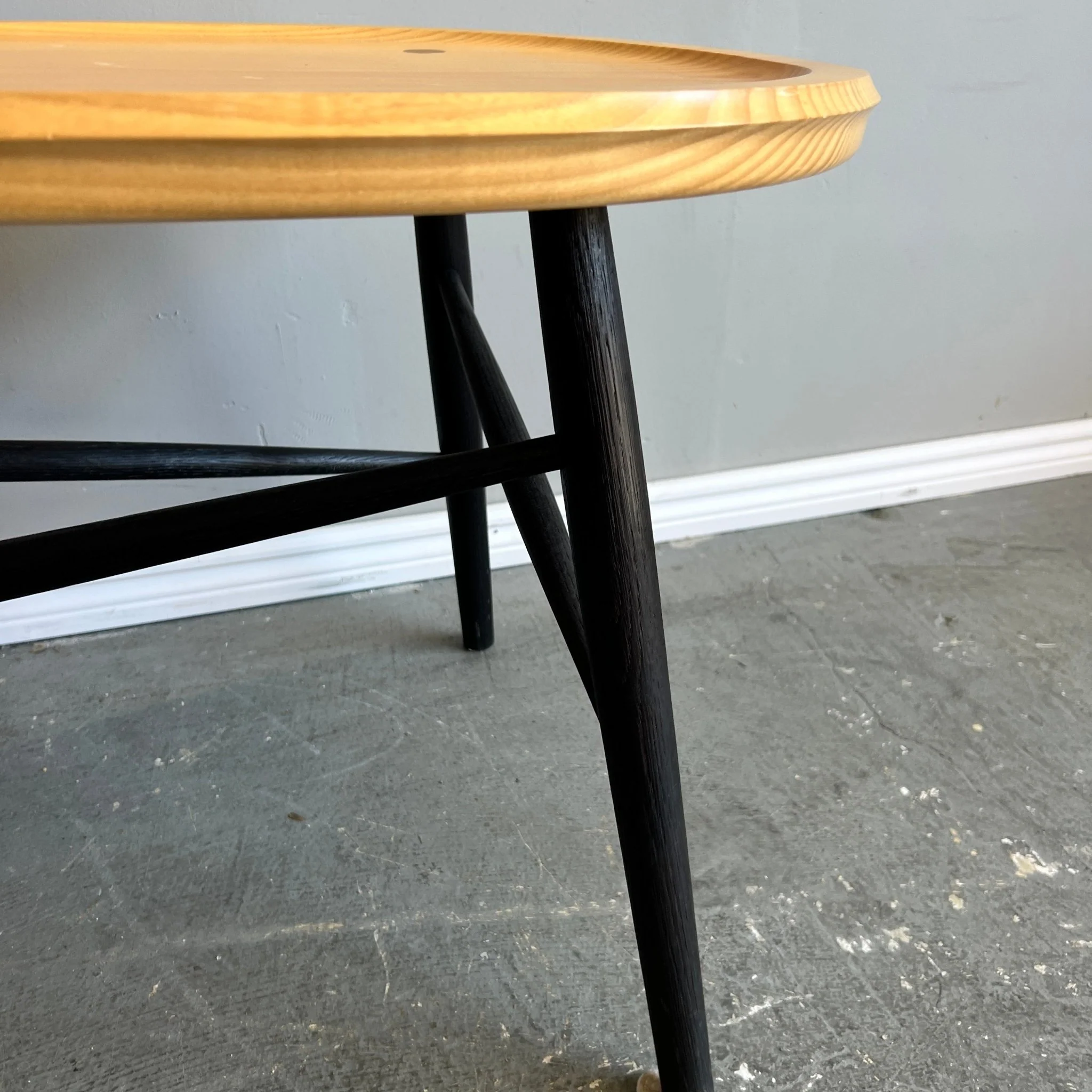 Non Standard three legged coffee table - Image 4