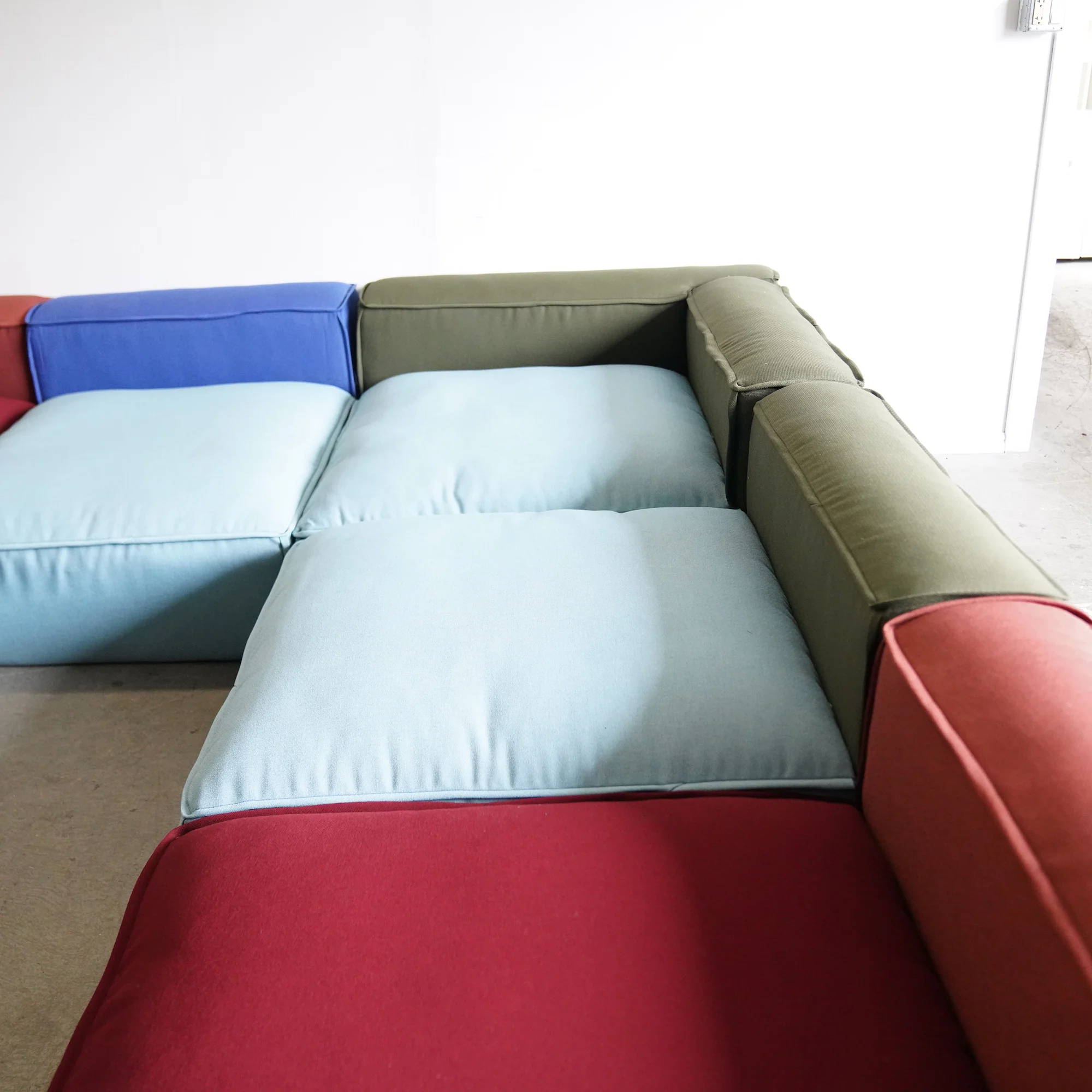OFS 5 Piece Hinchada Modular sectional sofa - Image 4
