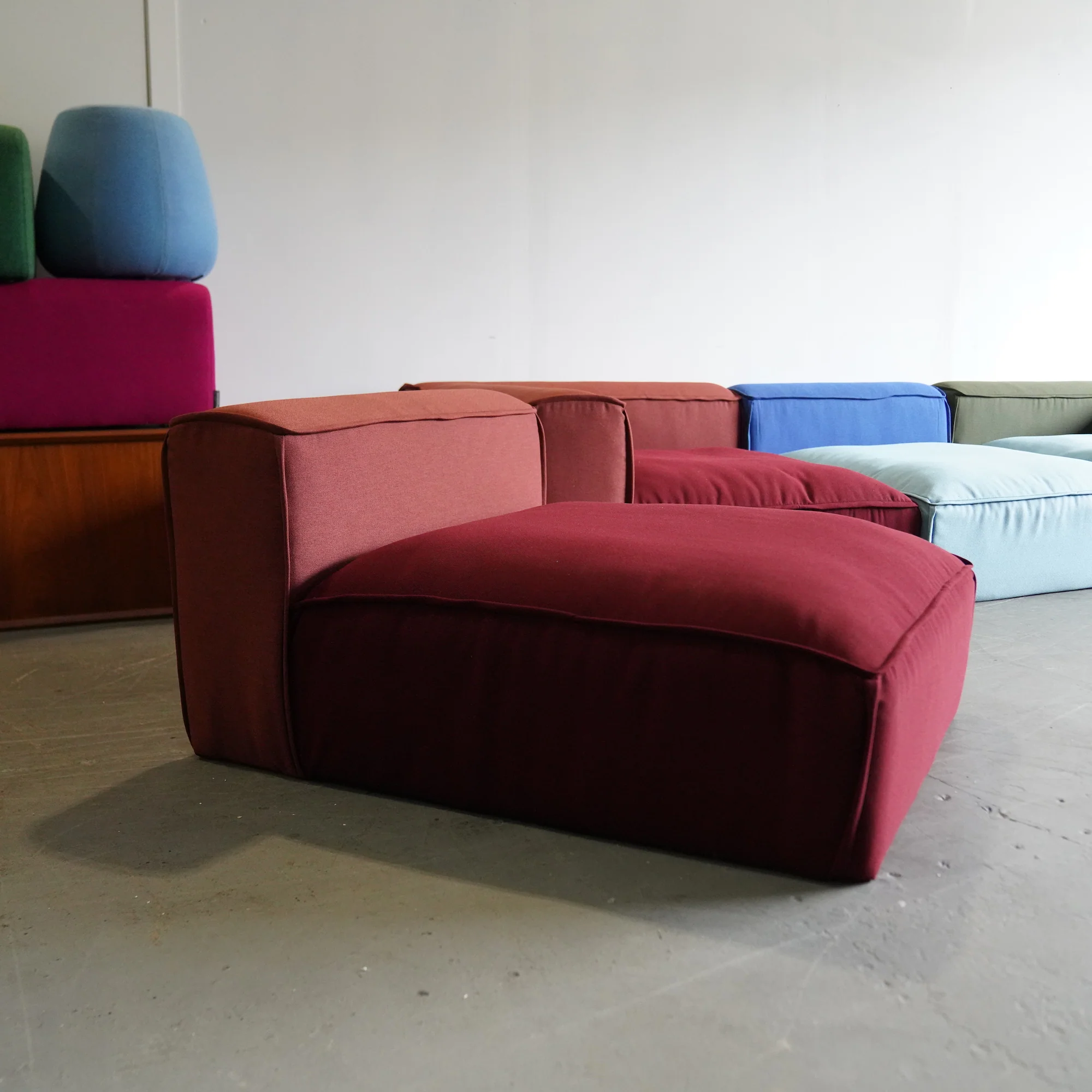 OFS 5 Piece Hinchada Modular sectional sofa - Image 7