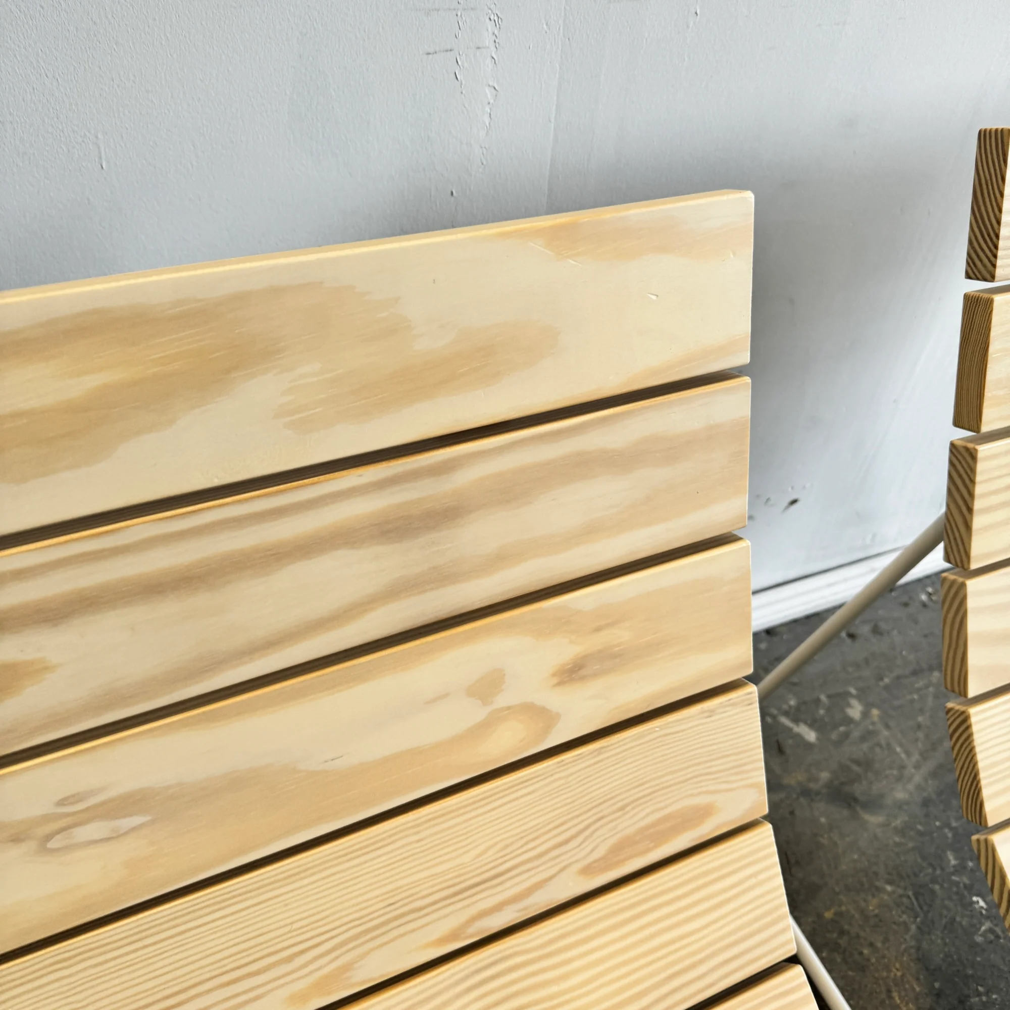 Plank by Eric Pfeiffer and Council Set of 2 Indoor/outdoor lounger - Image 5