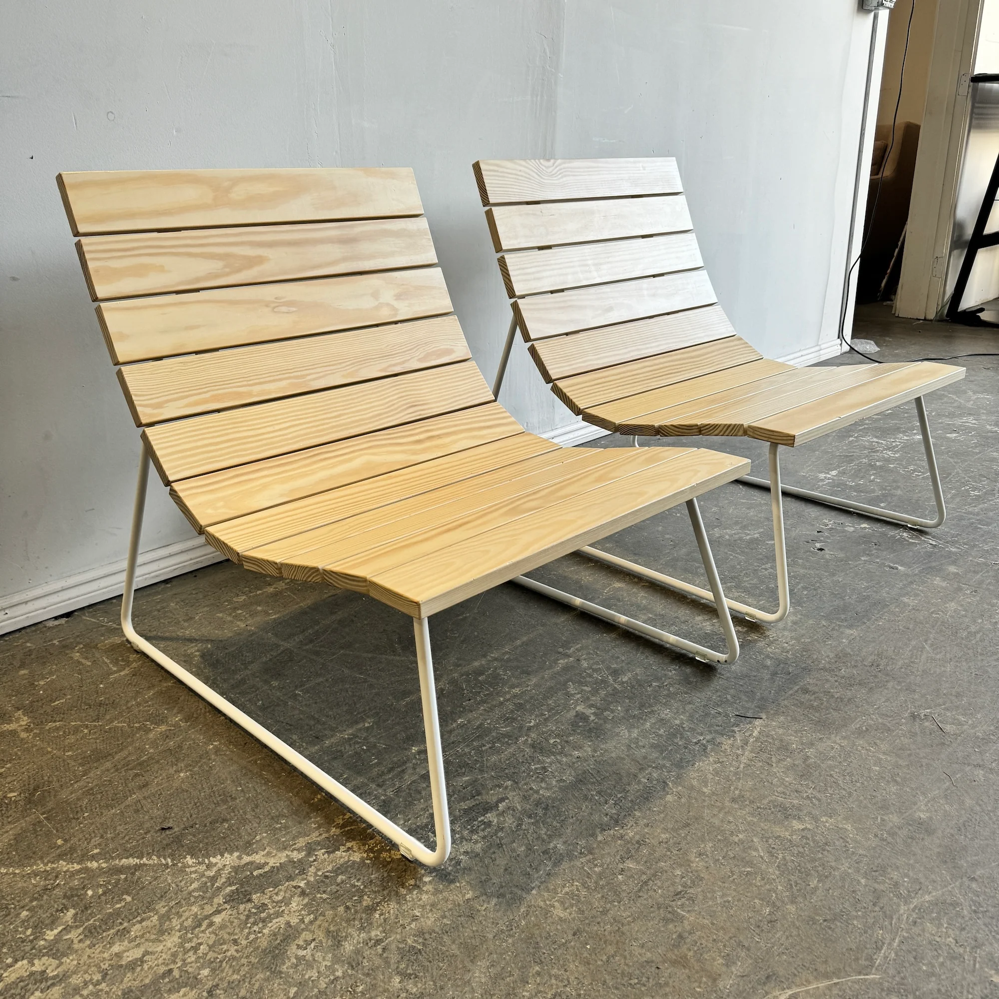 Plank by Eric Pfeiffer and Council Set of 2 Indoor/outdoor lounger - Image 6