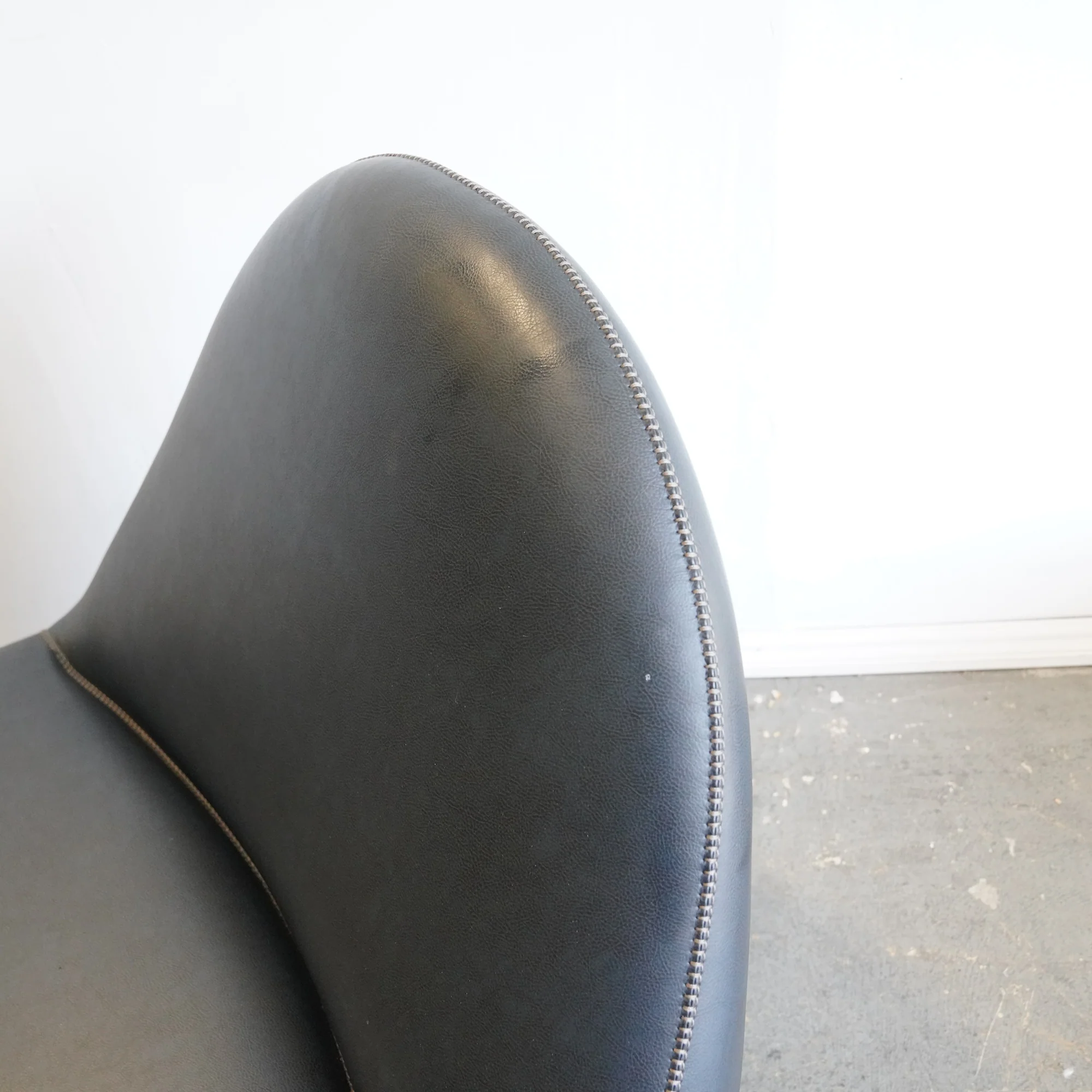 Rare! Bernhardt Design Leather Mitt Lounge chair - Image 4