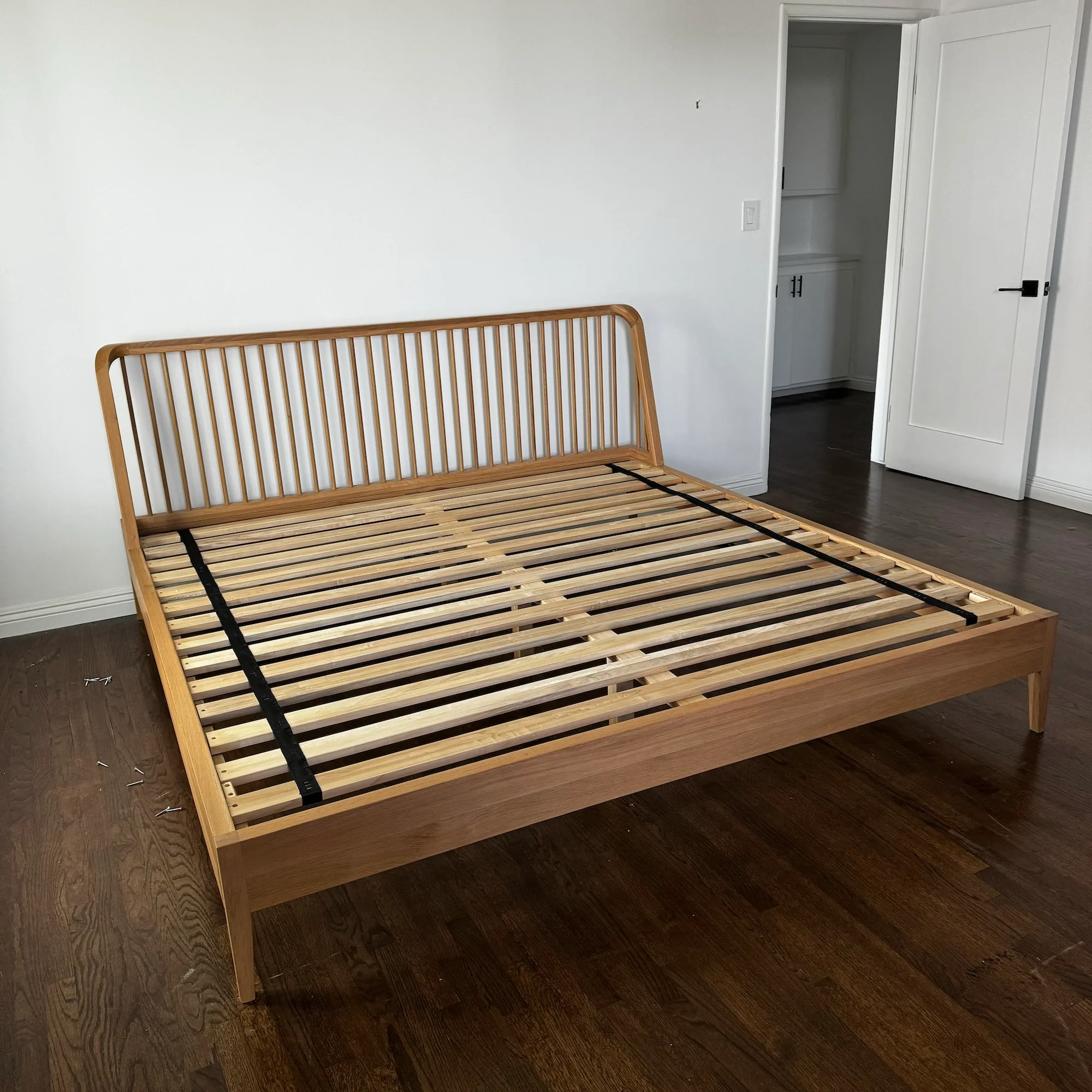 Rejuvenation Perkins Spindle Oak King Bed - Image 6