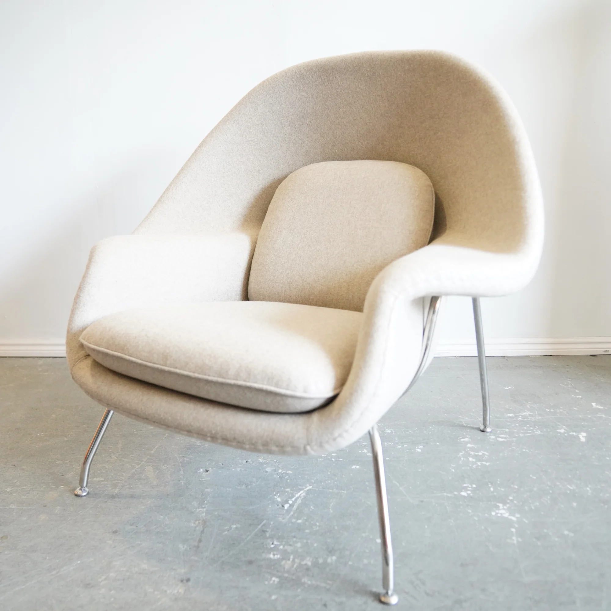 Rove Concepts Eero Saarinen Style Womb chair and Ottoman - Image 3