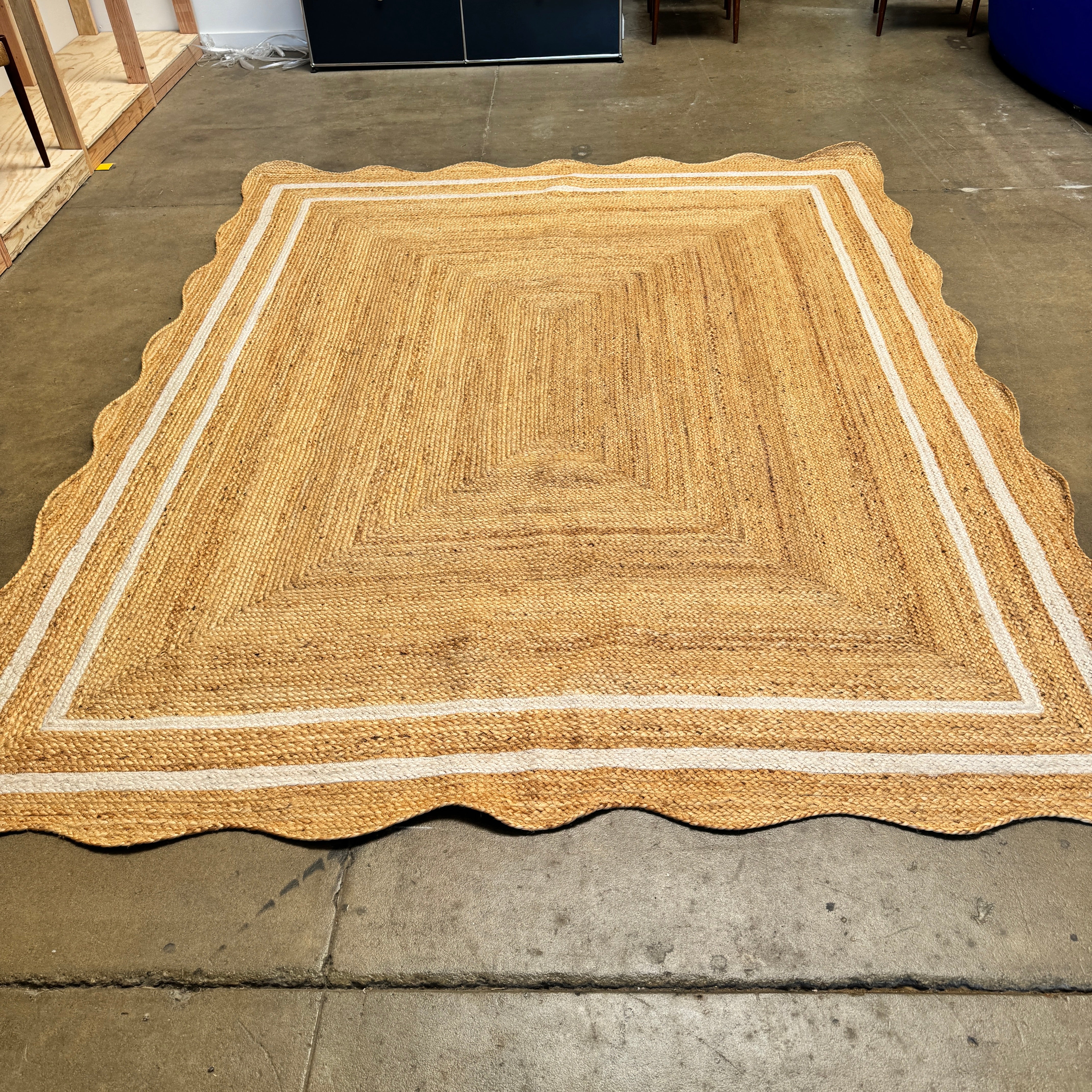 Serena and lily Scallop Jute rug 6X9 - Image 3