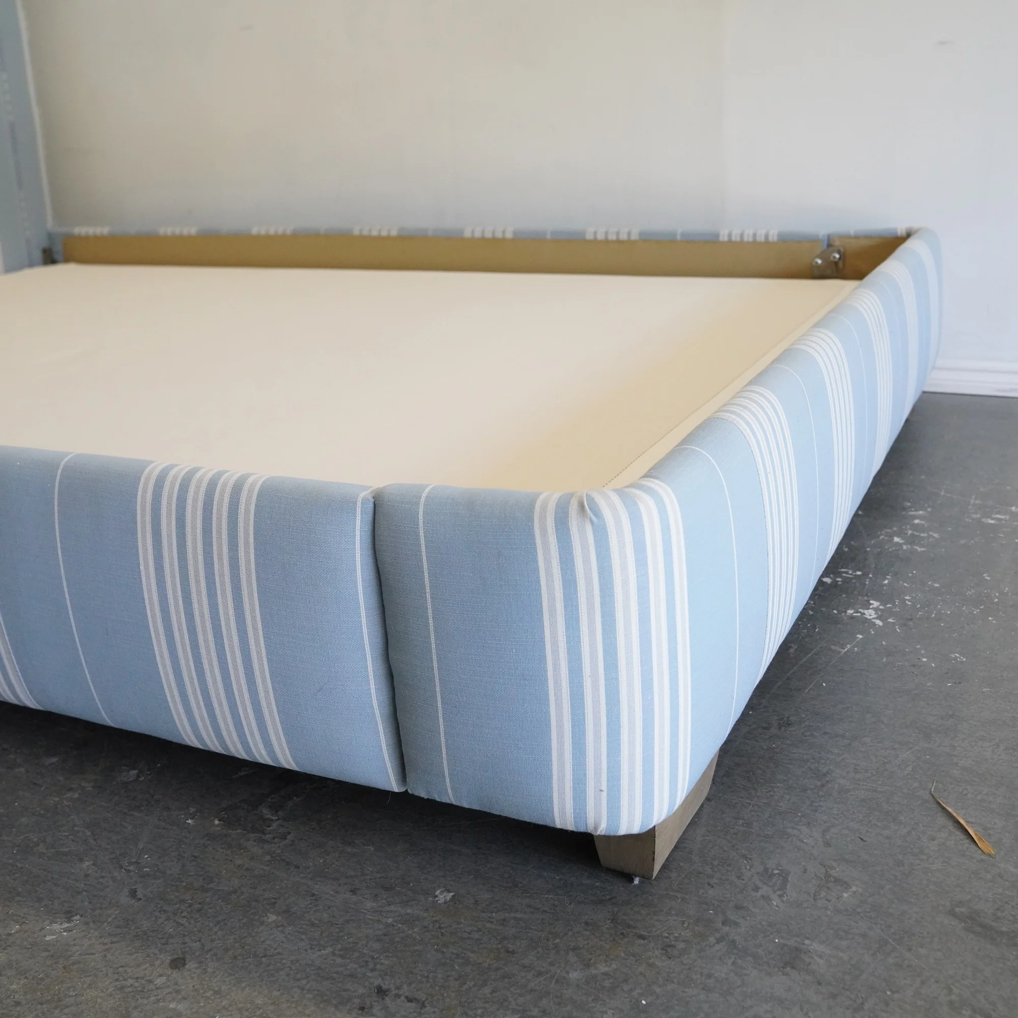 Serena and Lily Tall Lombard Queen Bed - Image 3