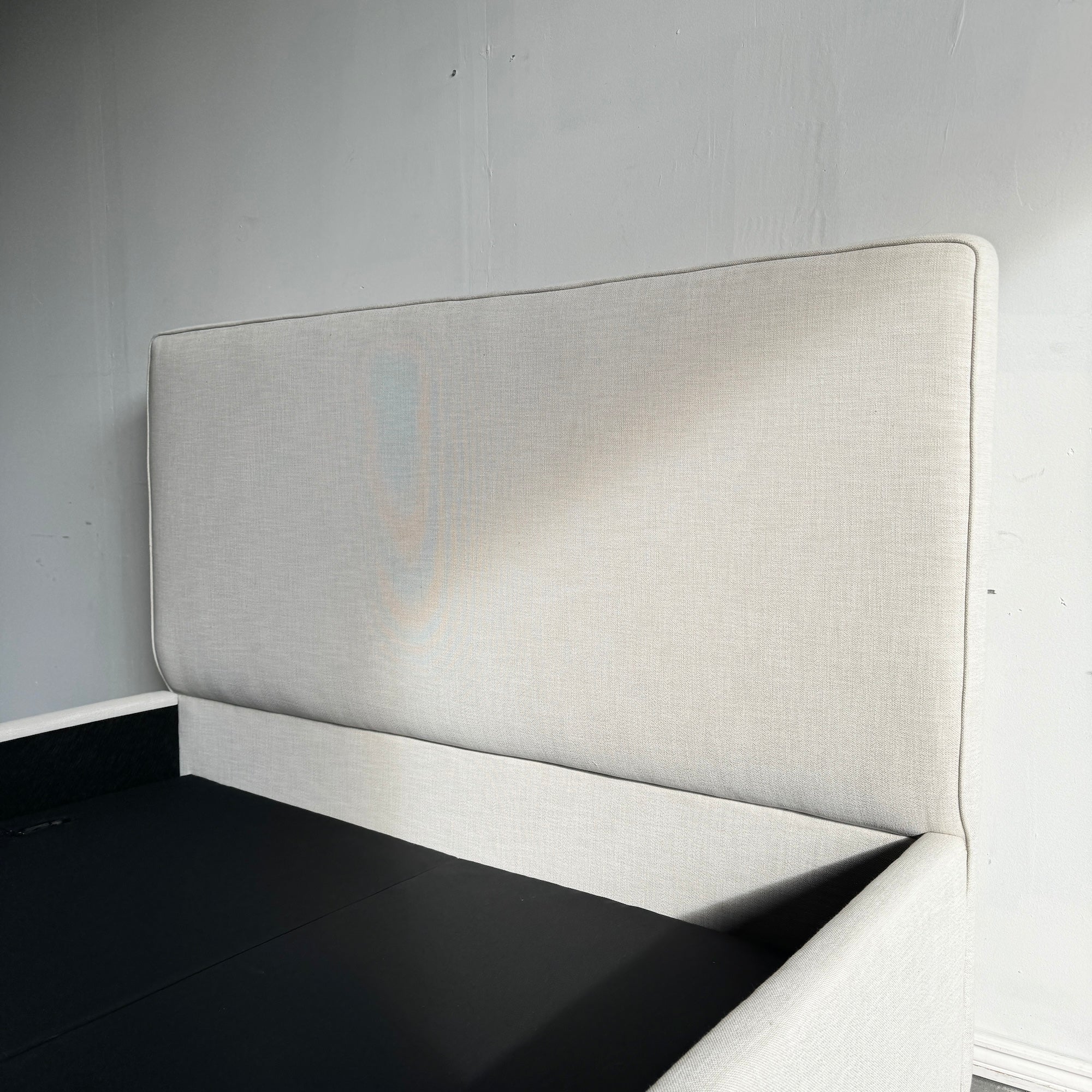 Serena and Lily York Queen Platform Bed - Image 5